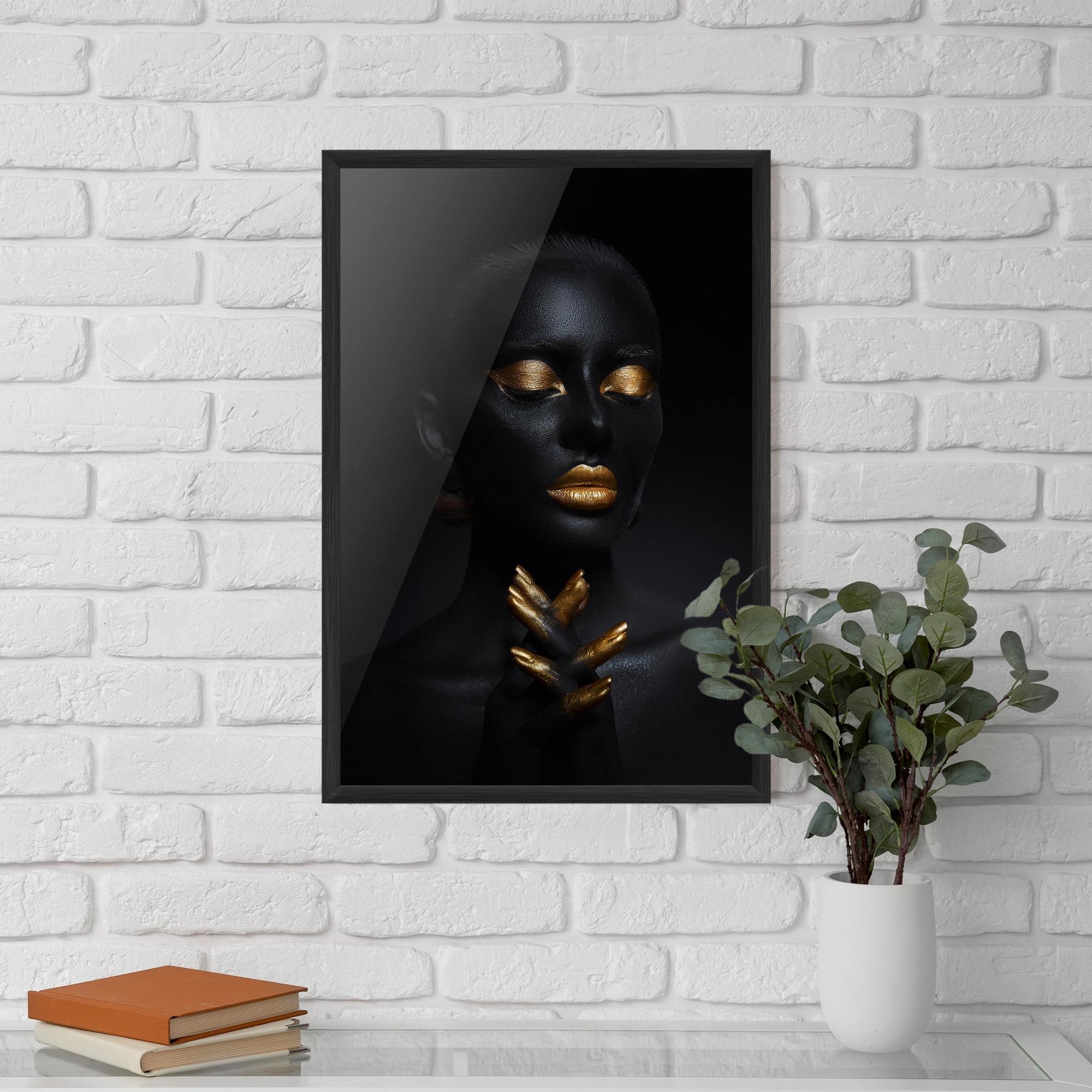 Poster Înrămat Gold Hand Pray mockup 5