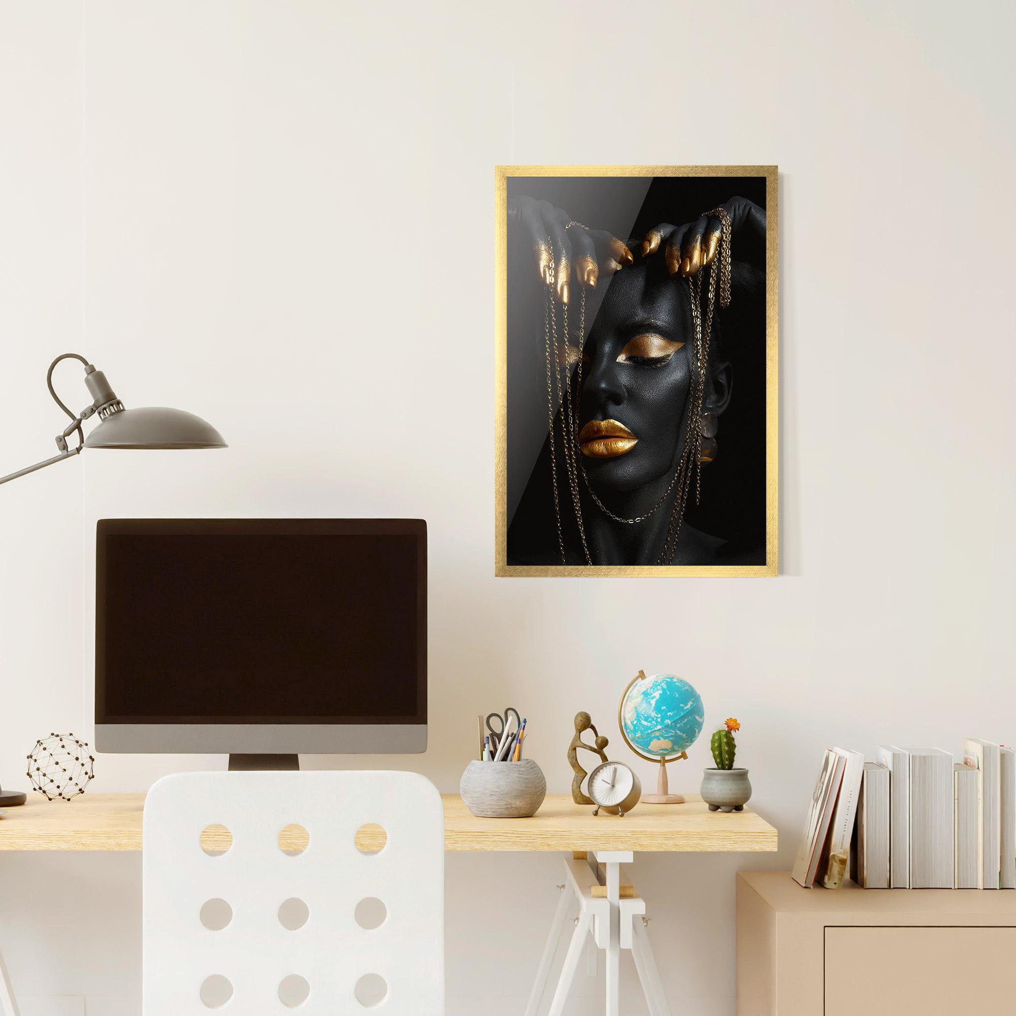 Poster Înrămat Chain Gold Eyelids mockup 6