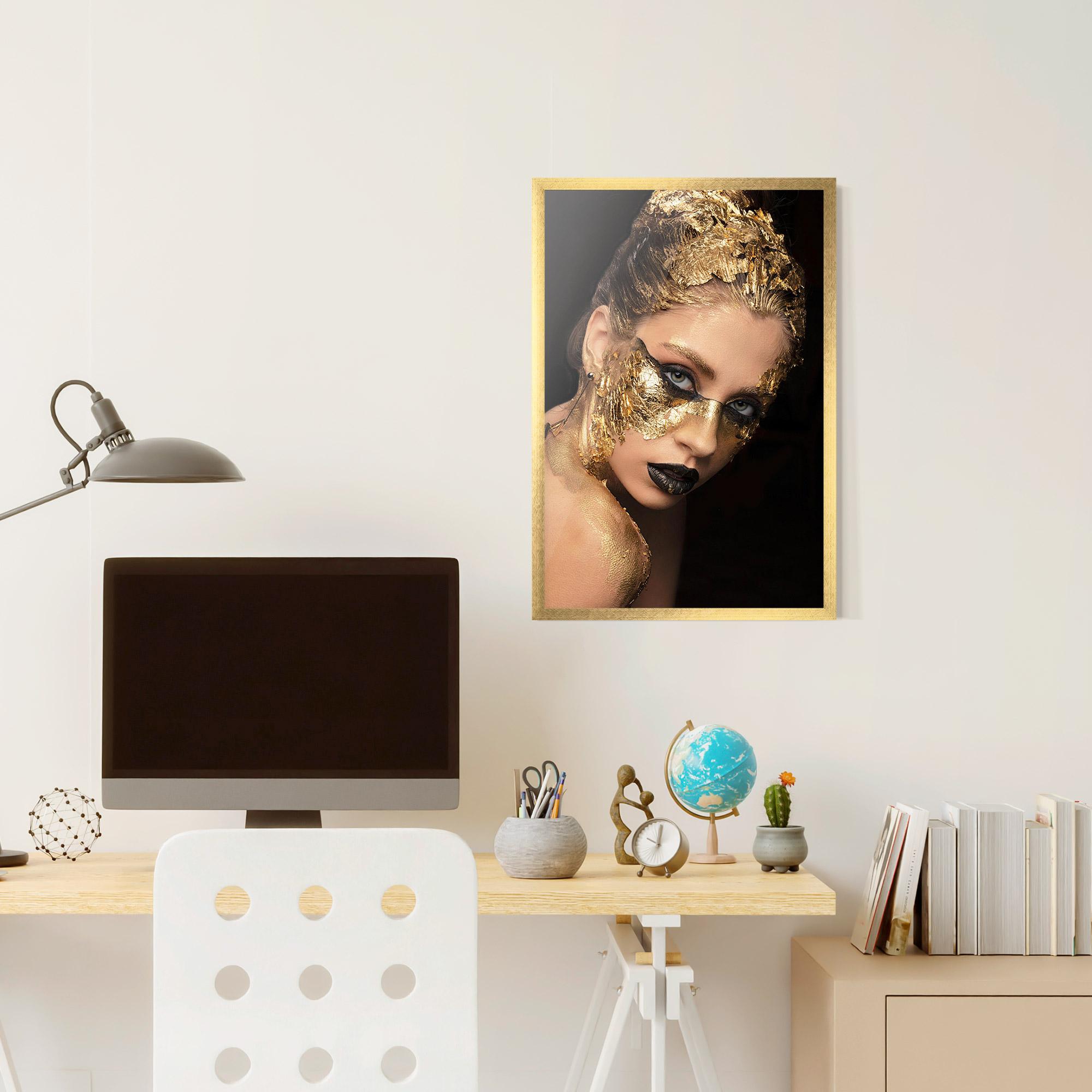 Poster Înrămat Golden Foil Face mockup 6