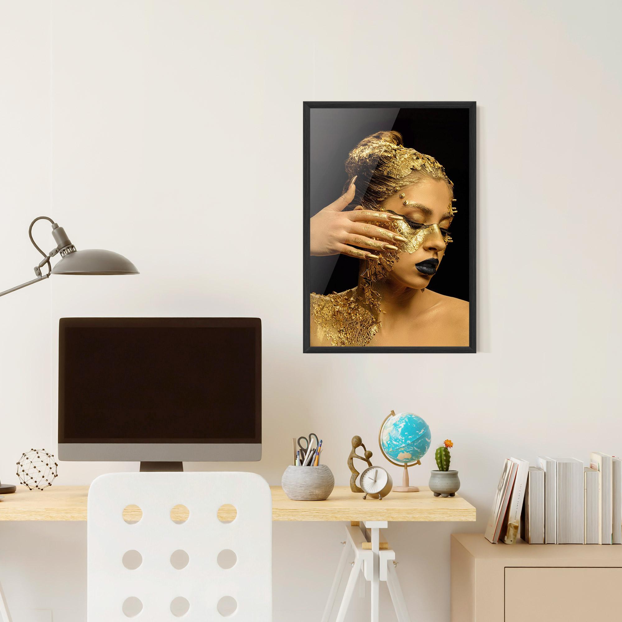Poster Înrămat Festive Golden Makeup mockup 6