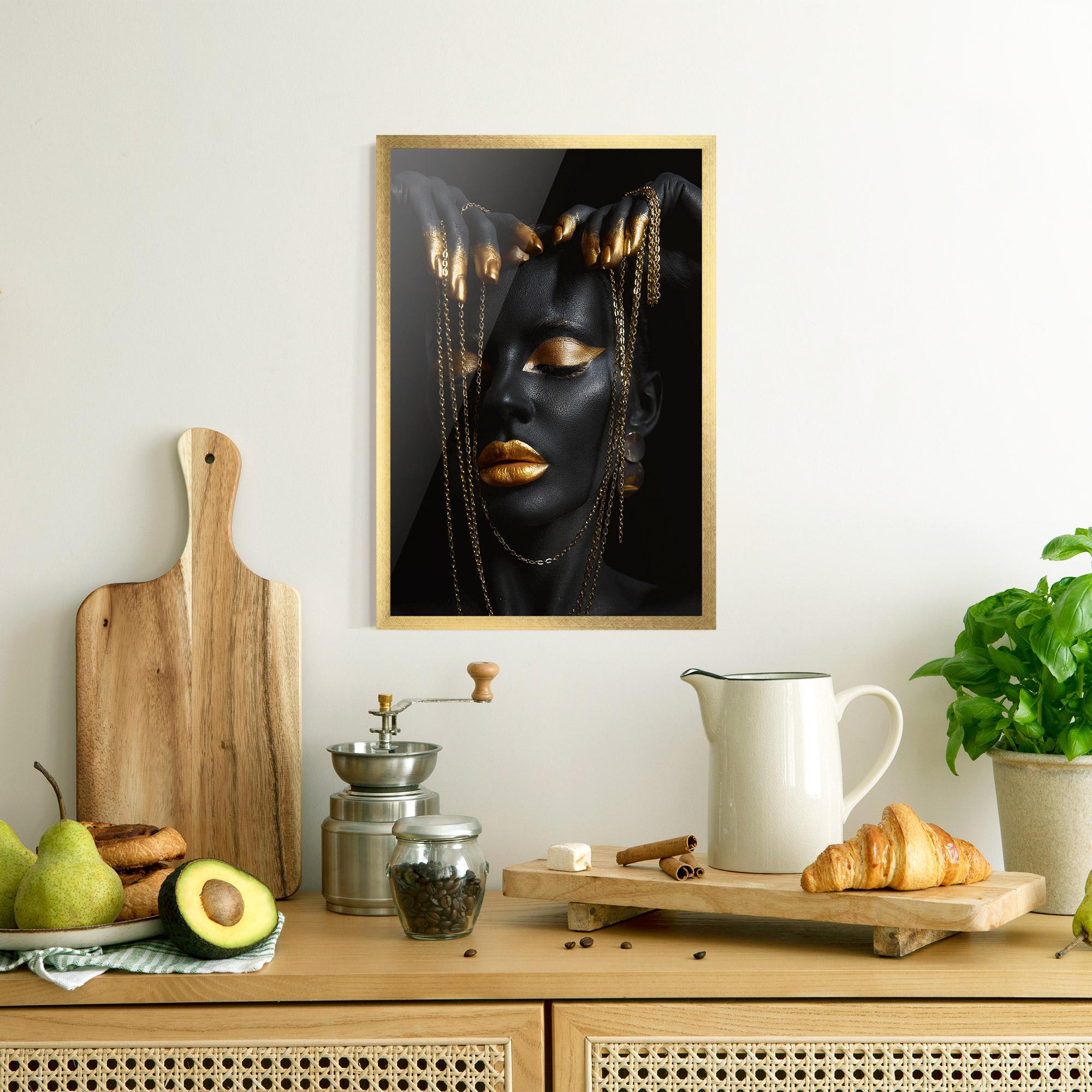 Poster Înrămat Chain Gold Eyelids mockup 8
