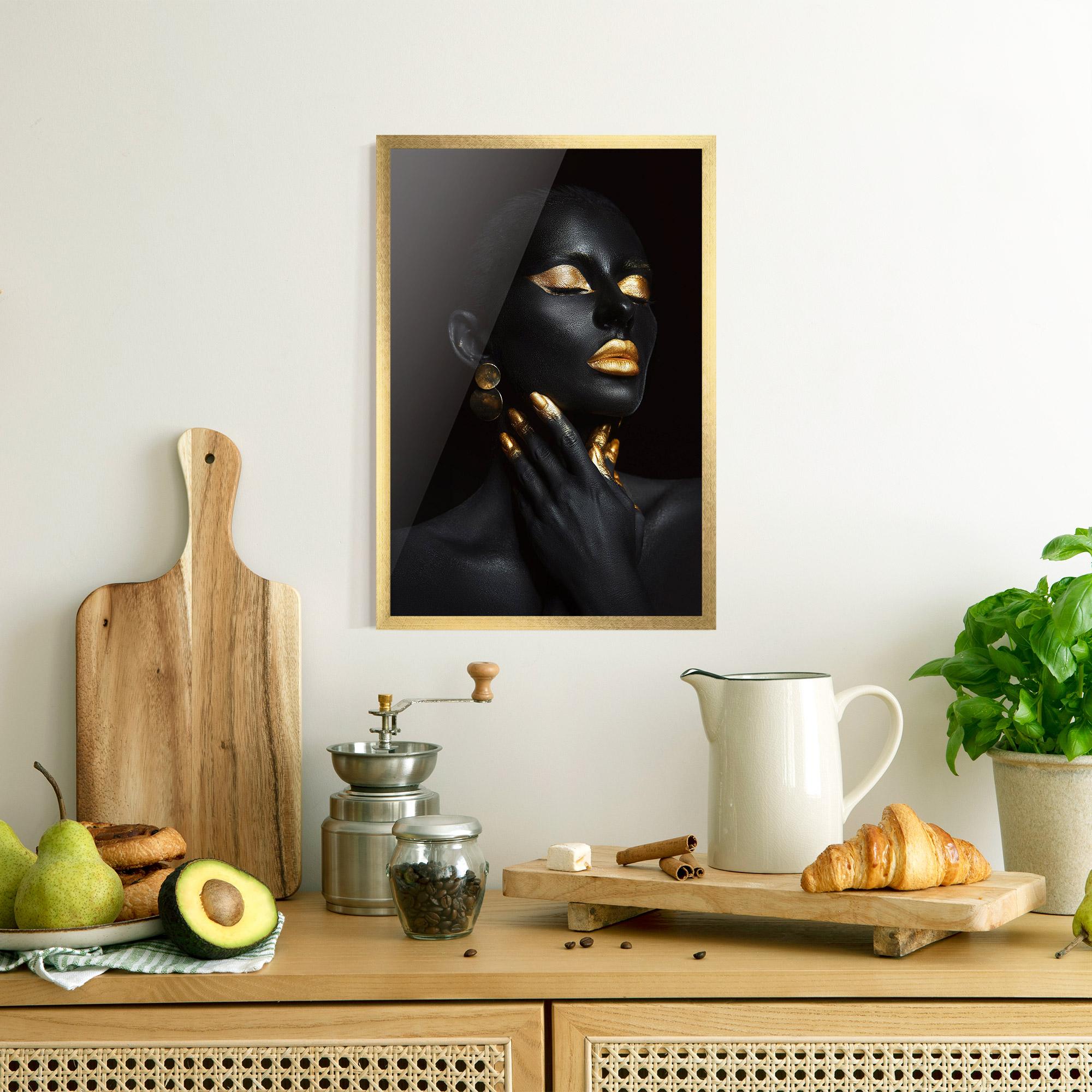 Poster Înrămat Eyelids Gold Makeup mockup 8