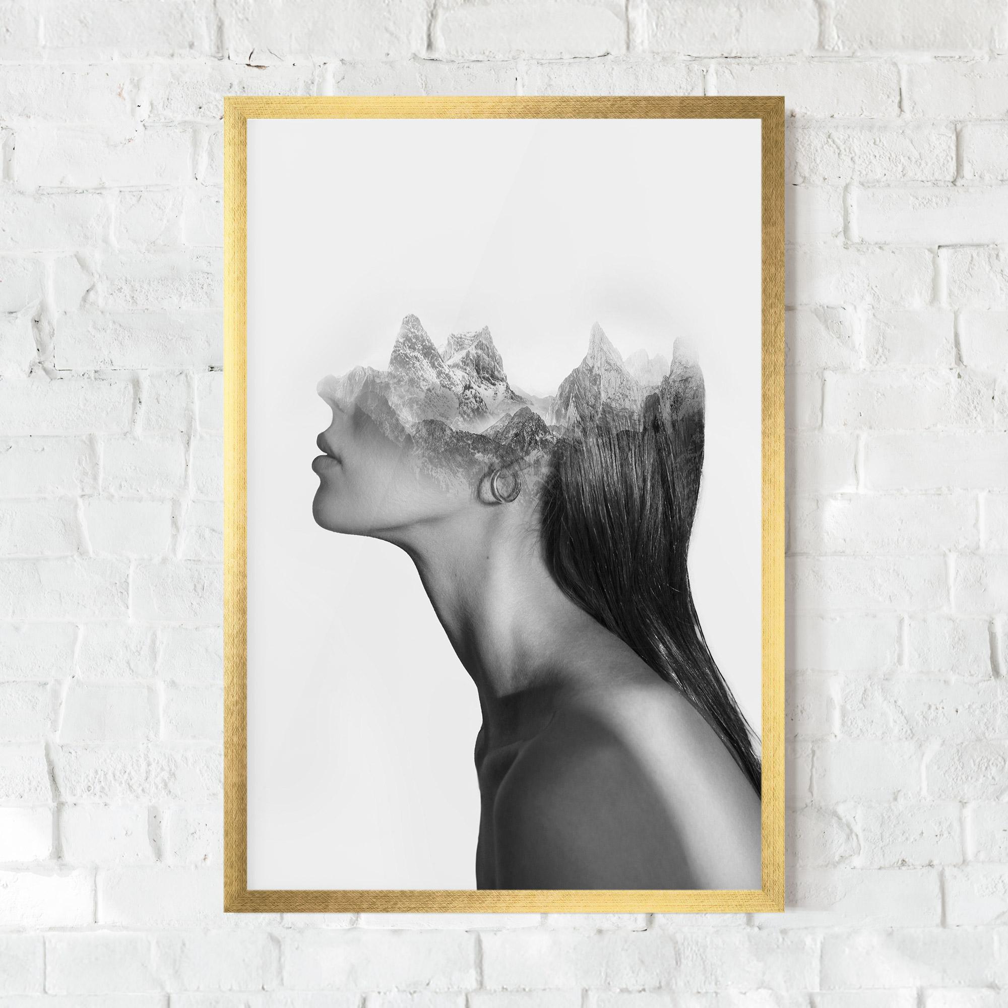 Poster Înrămat Woman Mountains View mockup 0