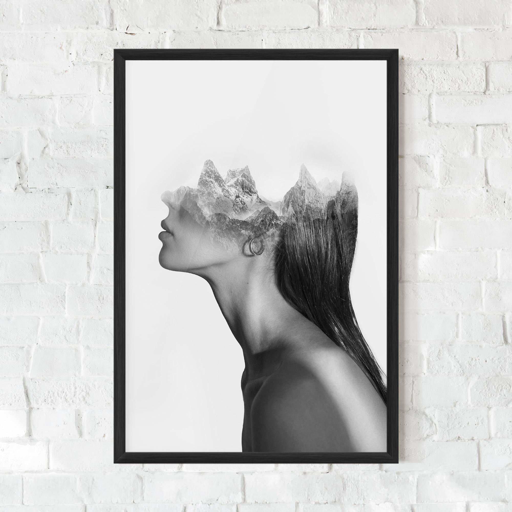 Poster Înrămat Woman Mountains View mockup 0