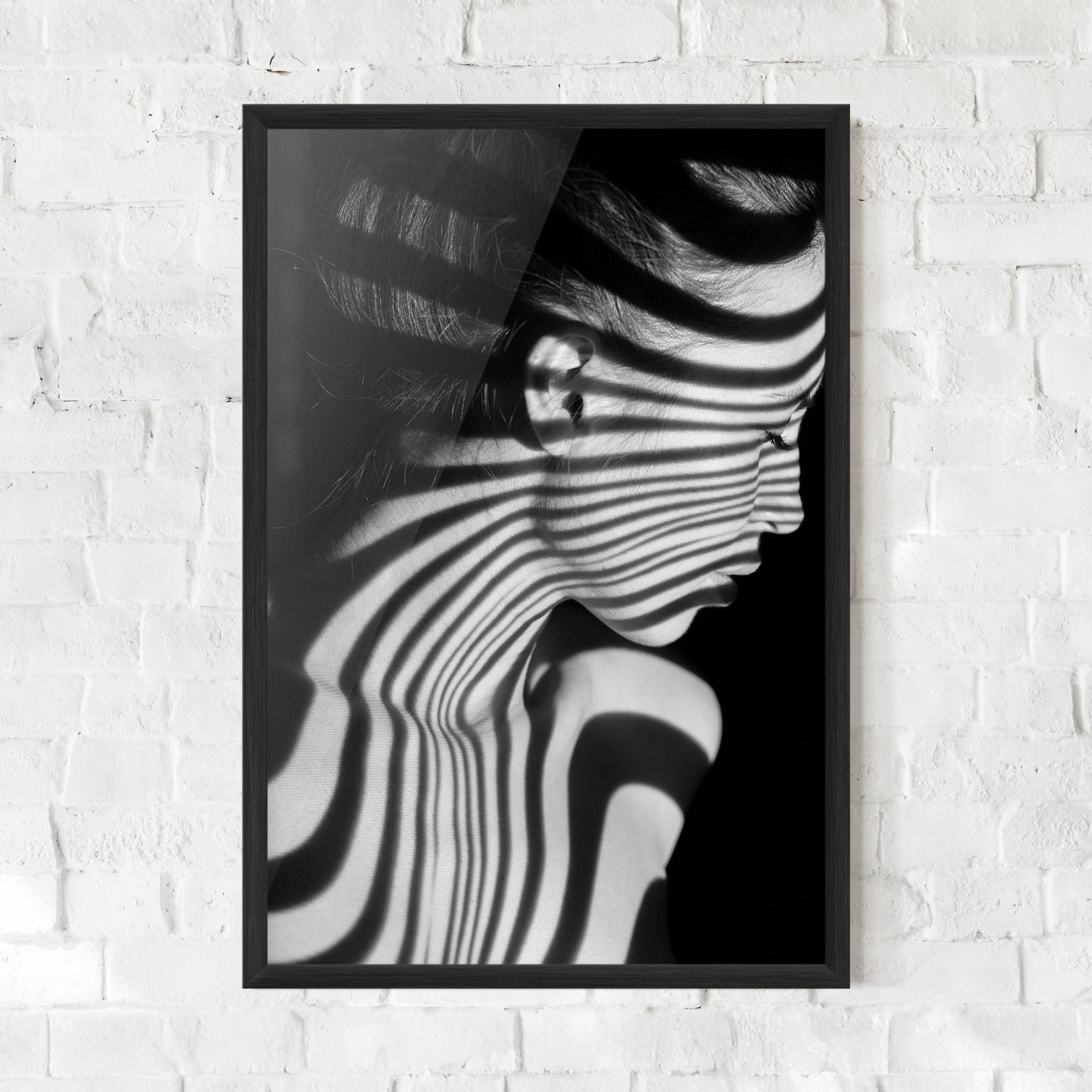 Poster Înrămat Zebra Stripes Woman mockup 0