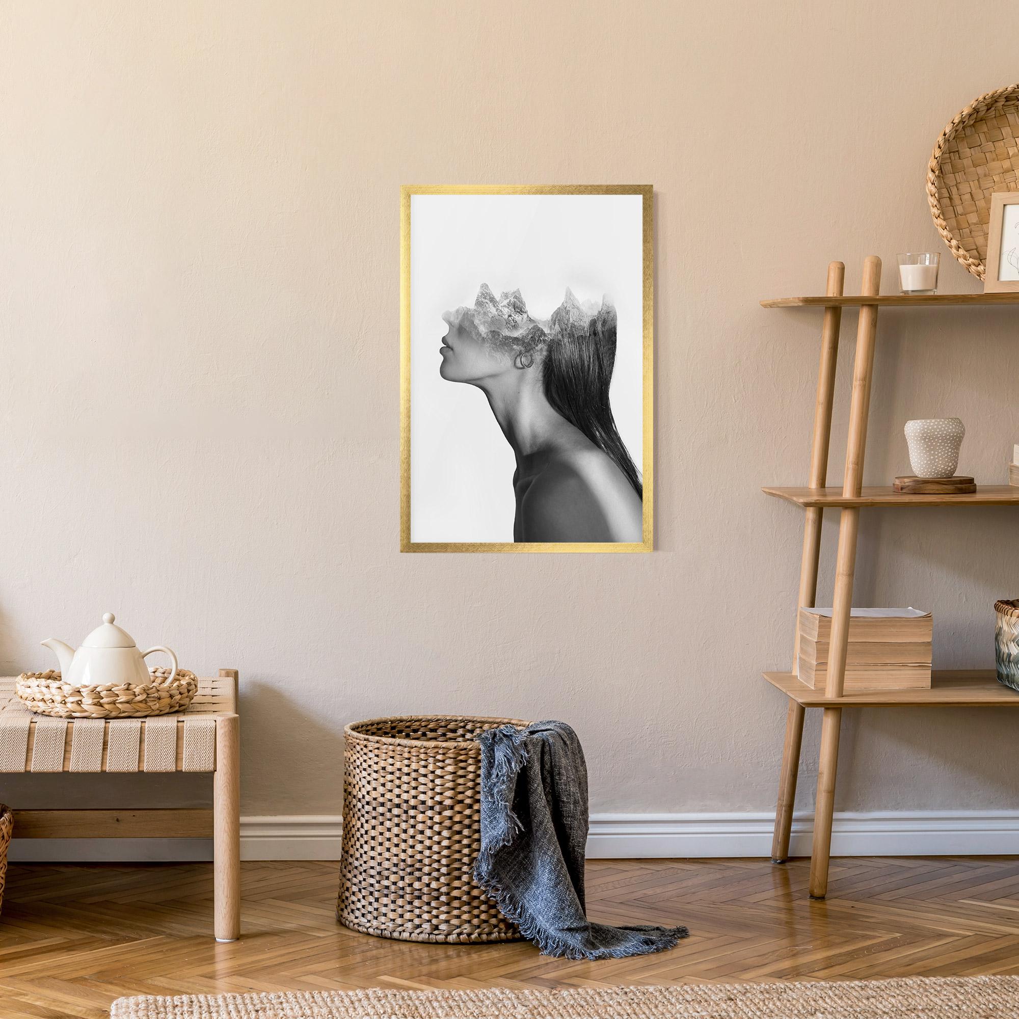 Poster Înrămat Woman Mountains View mockup 9