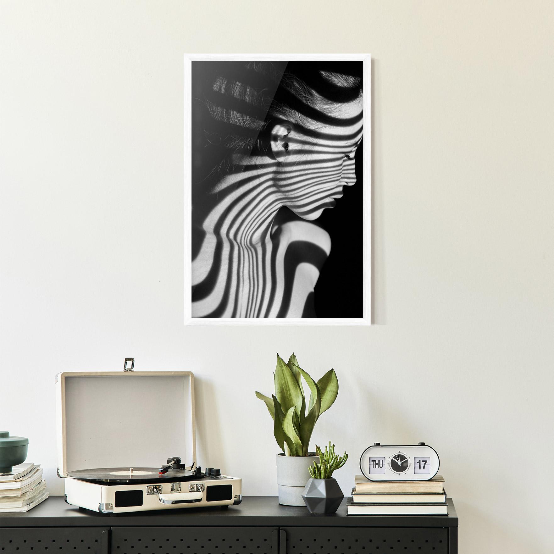 Poster Înrămat Zebra Stripes Woman mockup 2