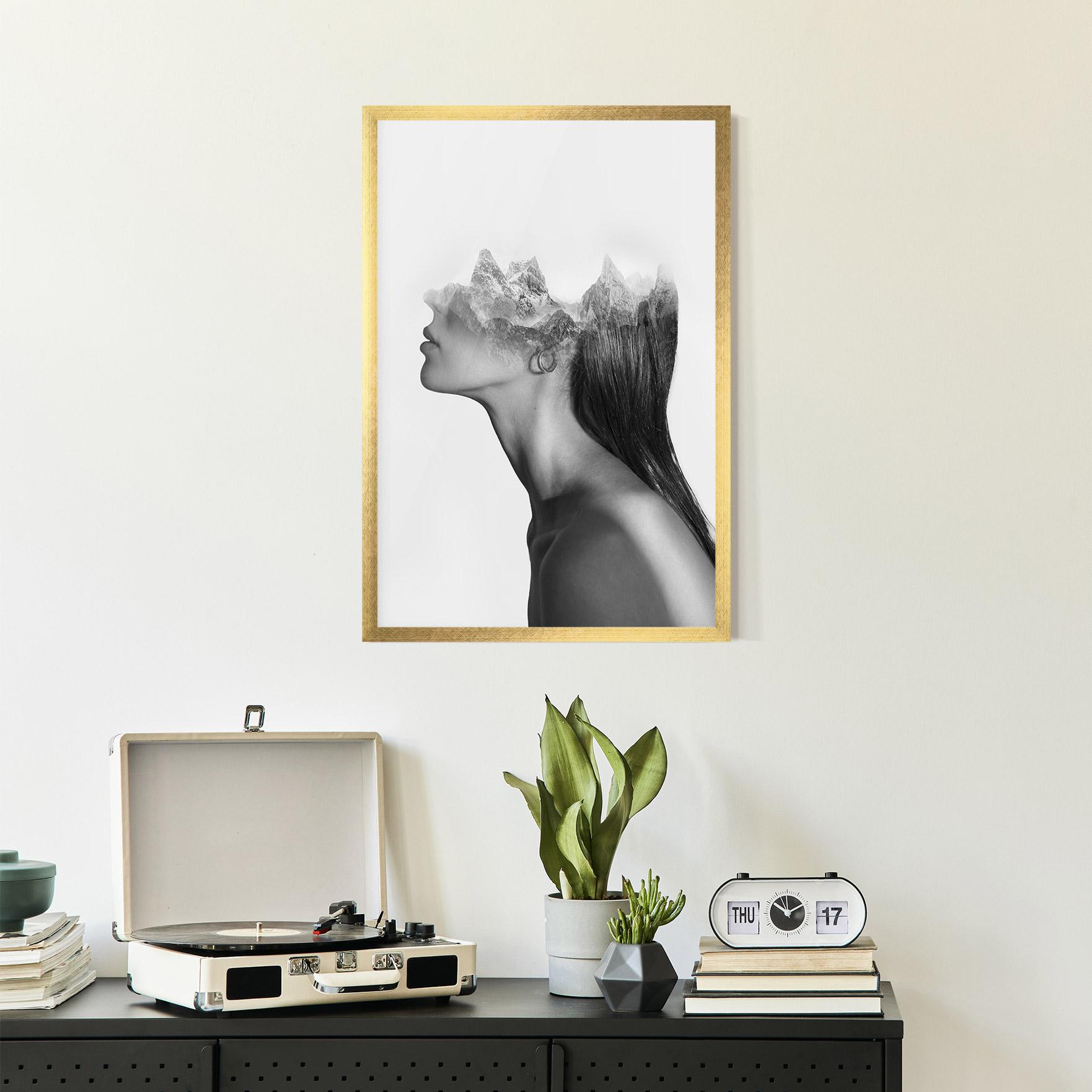 Poster Înrămat Woman Mountains View mockup 2