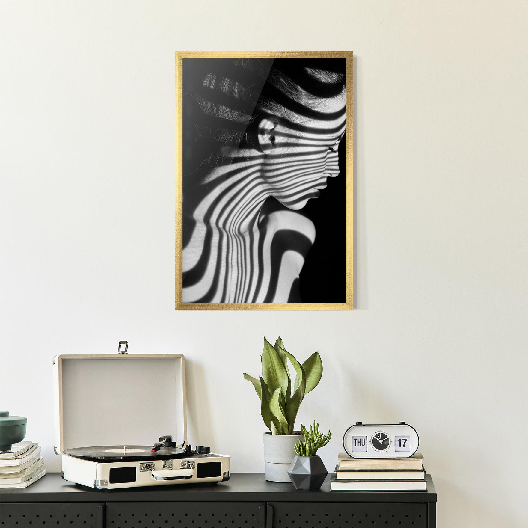 Poster Înrămat Zebra Stripes Woman mockup 2