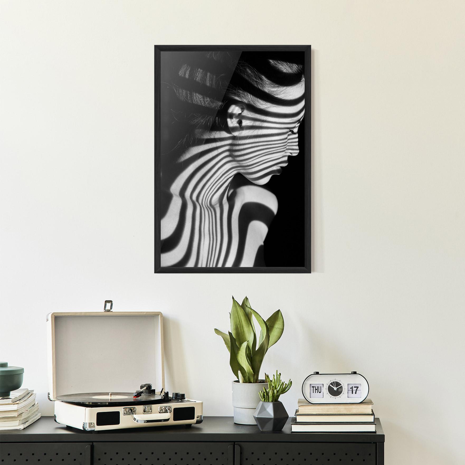 Poster Înrămat Zebra Stripes Woman mockup 2
