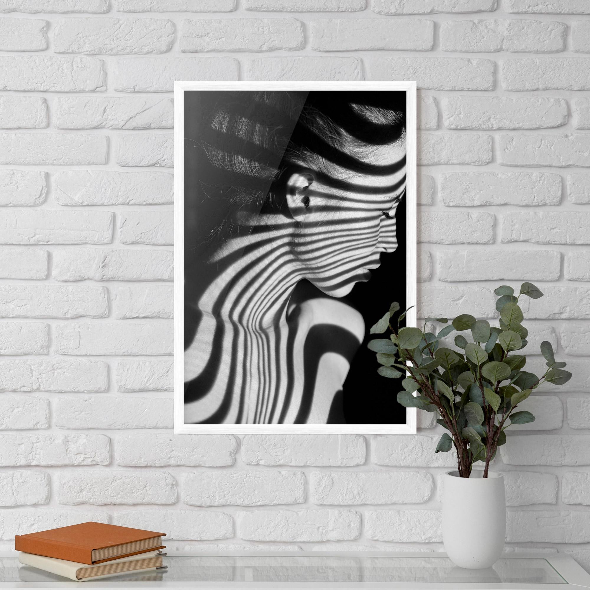 Poster Înrămat Zebra Stripes Woman mockup 5