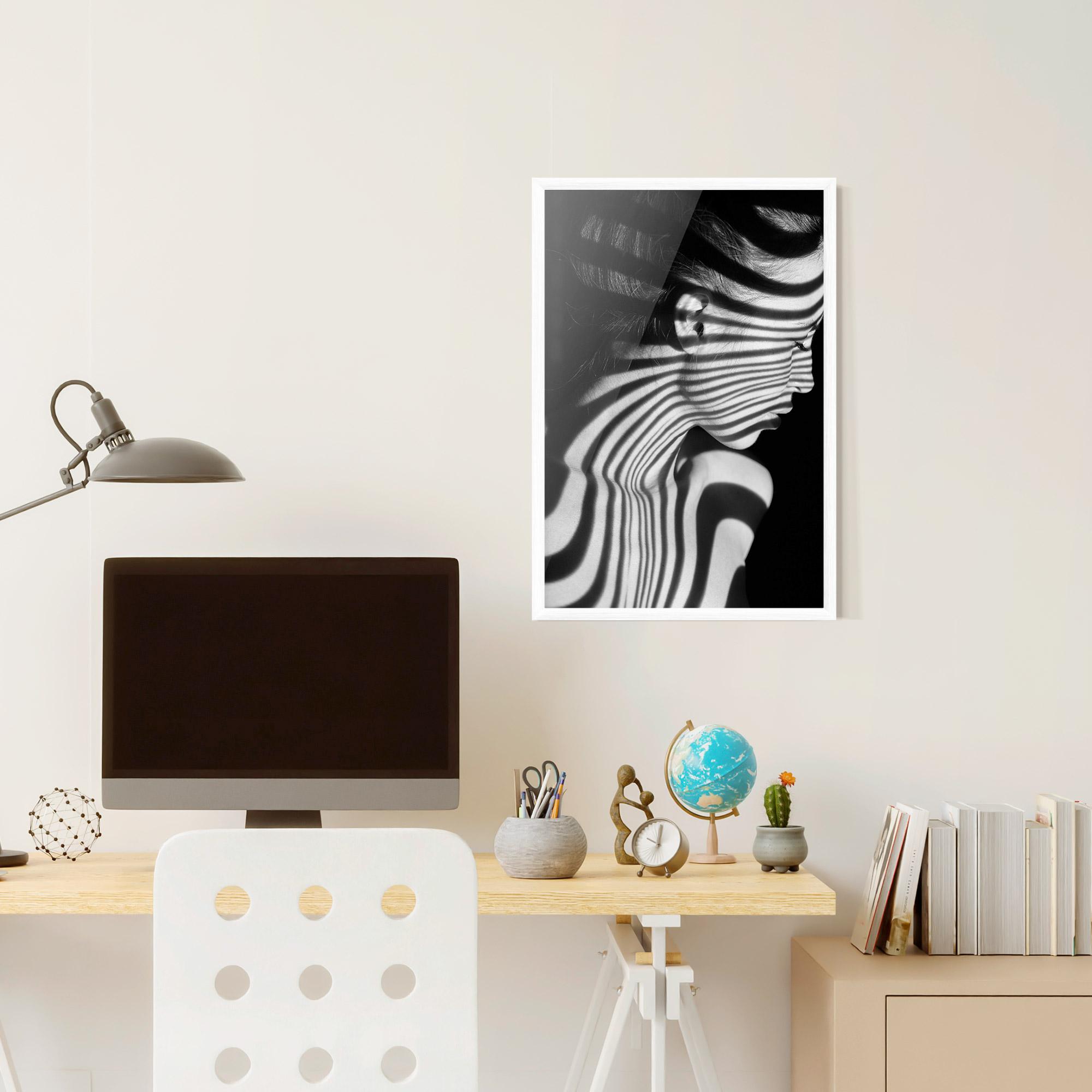 Poster Înrămat Zebra Stripes Woman mockup 6