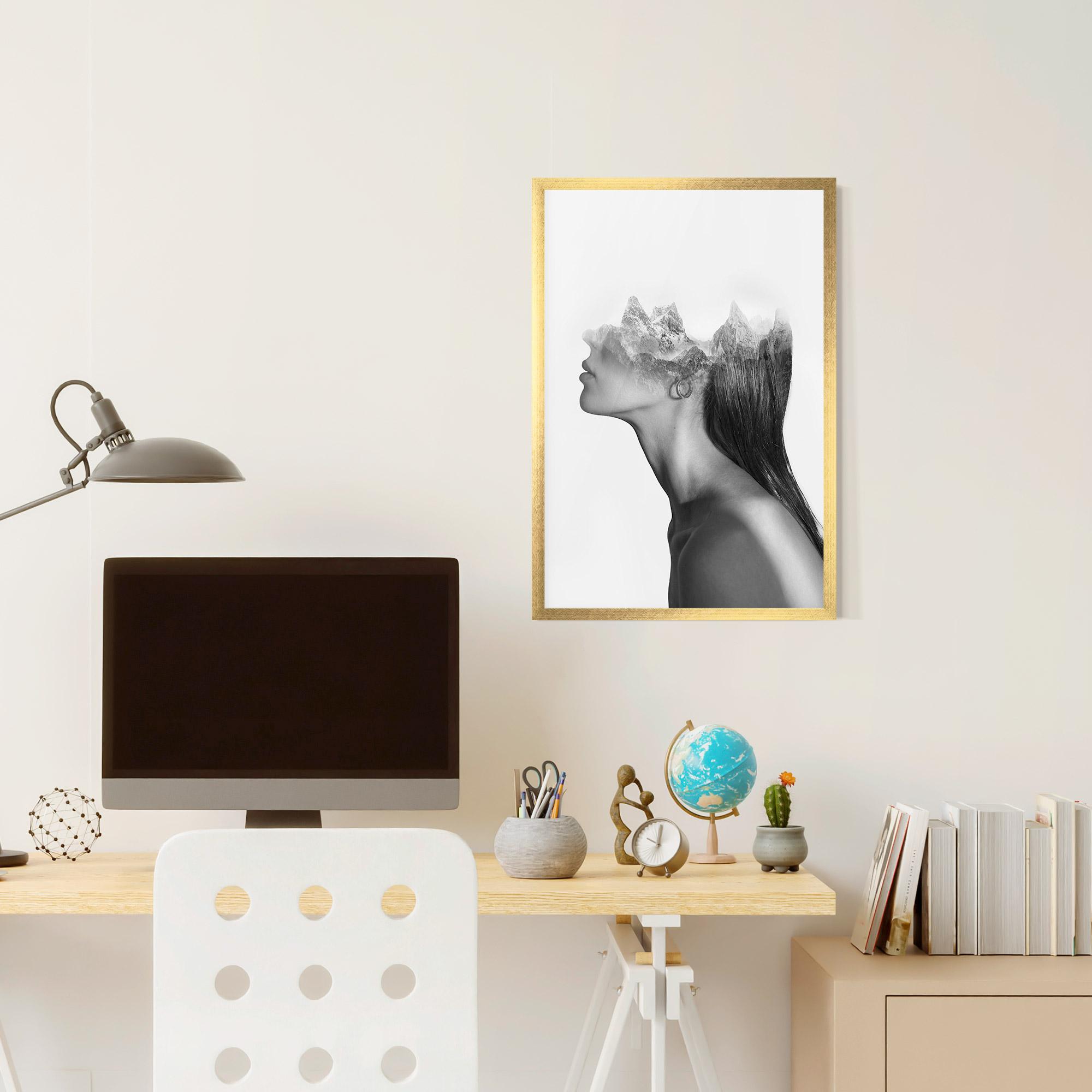 Poster Înrămat Woman Mountains View mockup 6