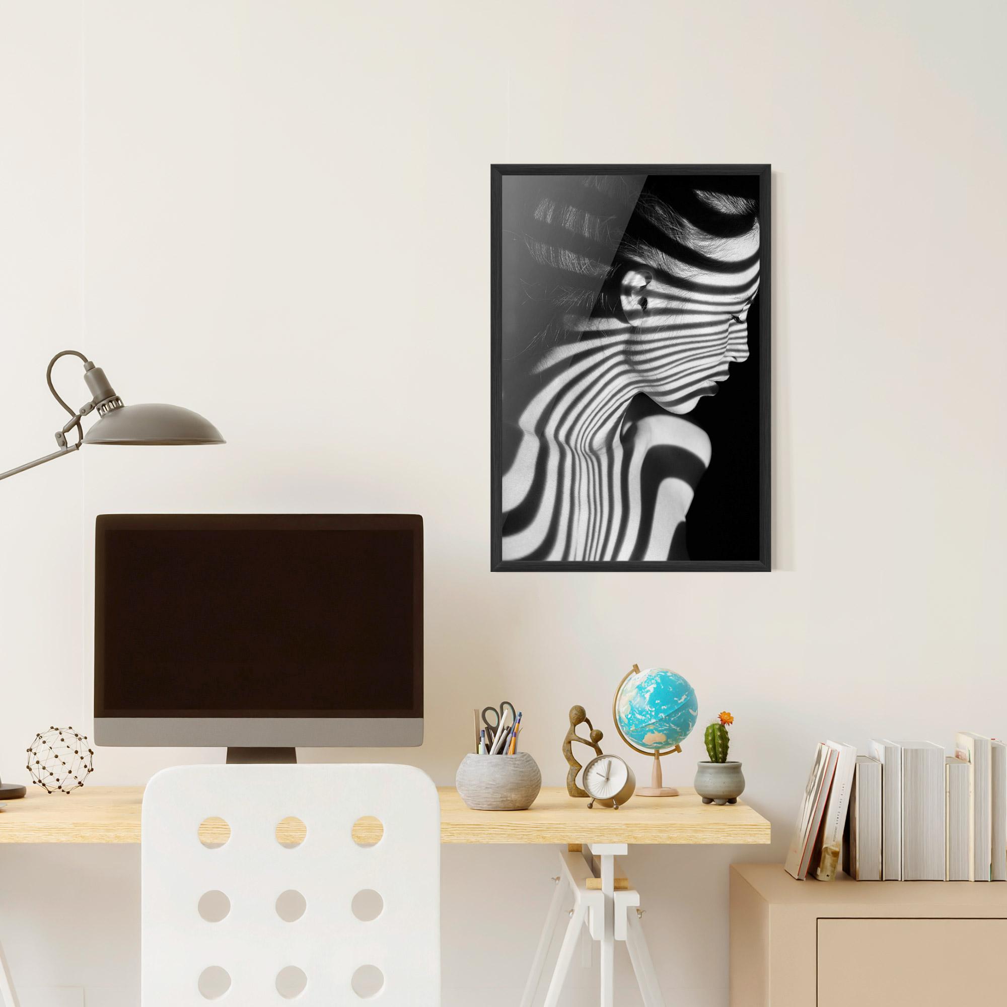 Poster Înrămat Zebra Stripes Woman mockup 6