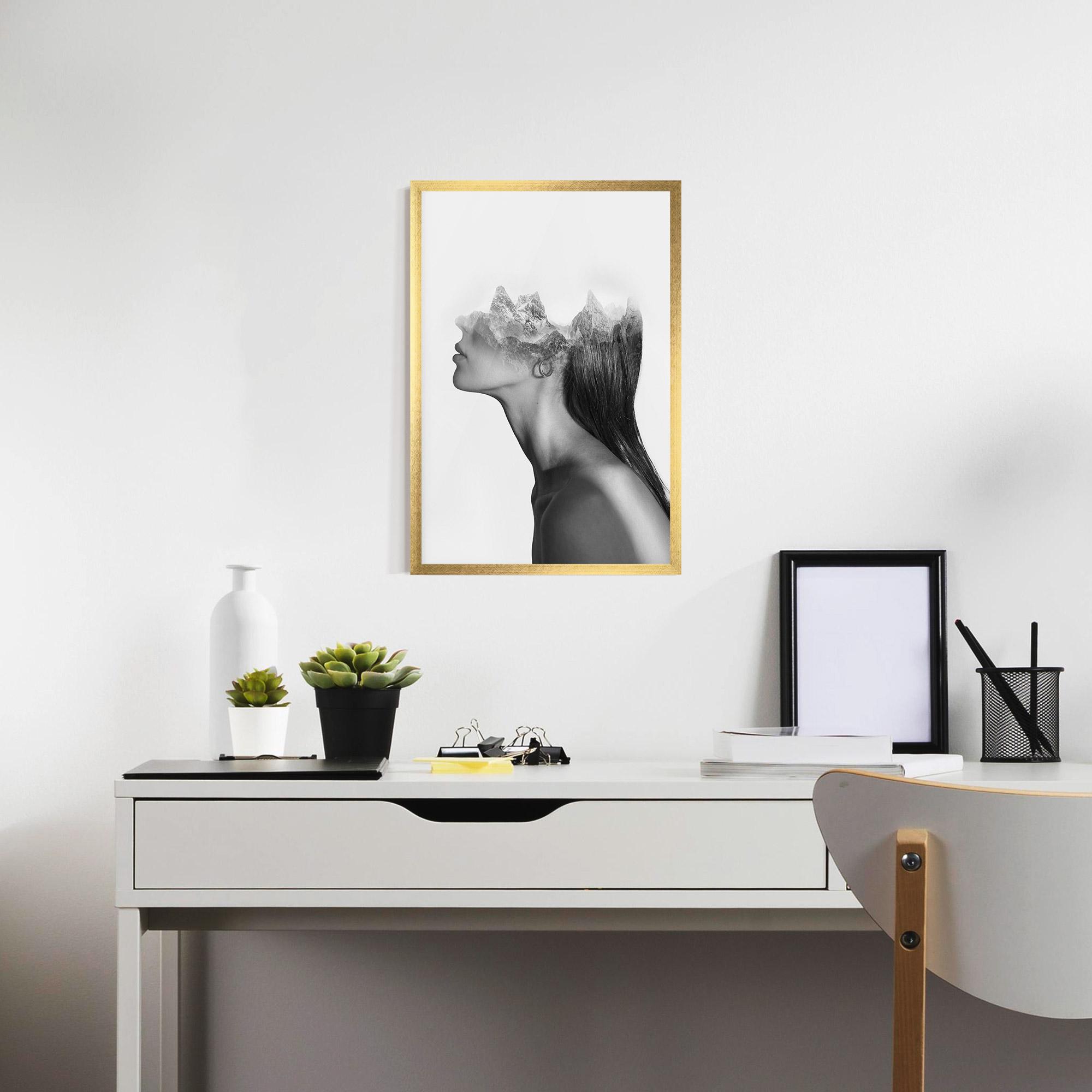 Poster Înrămat Woman Mountains View mockup 7