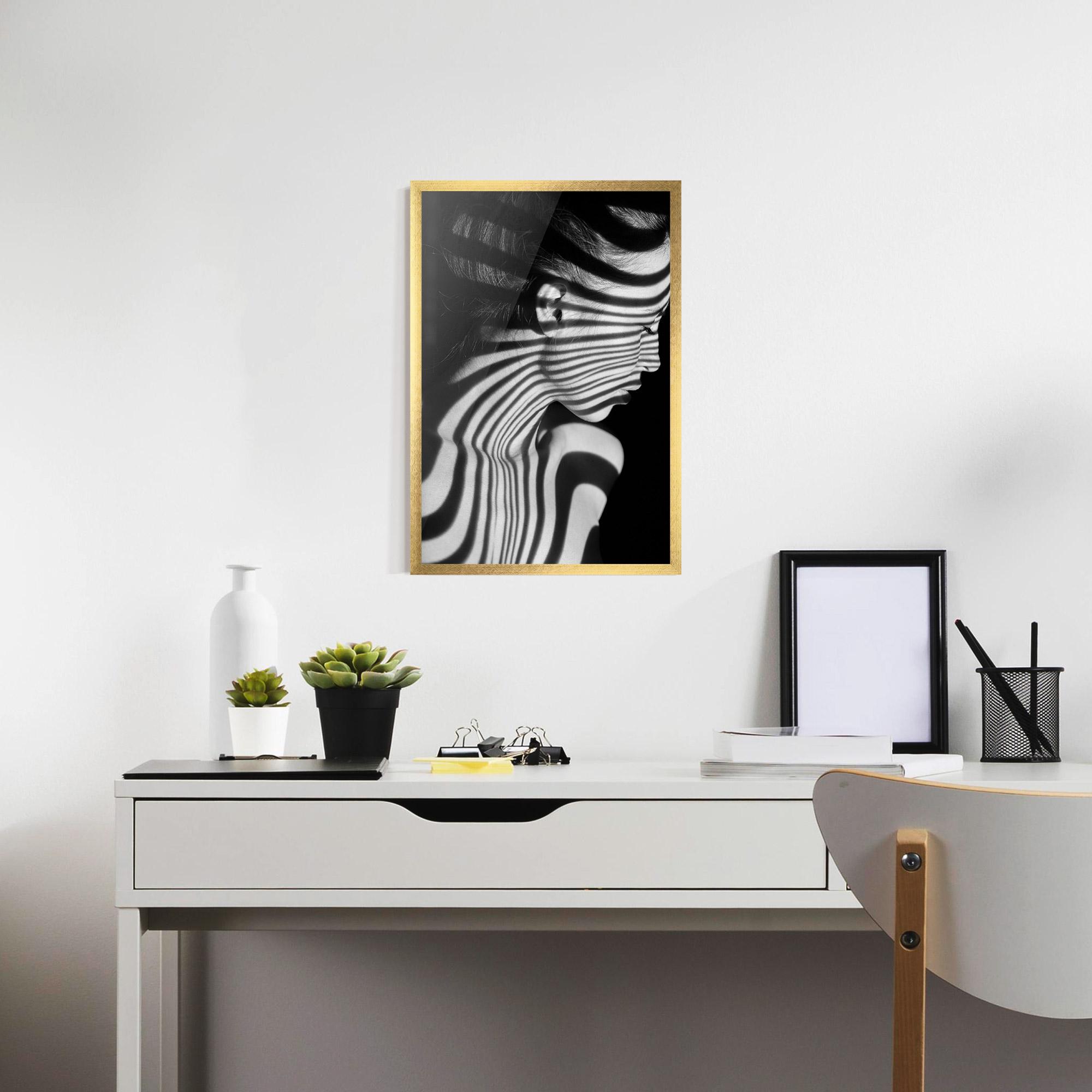 Poster Înrămat Zebra Stripes Woman mockup 7
