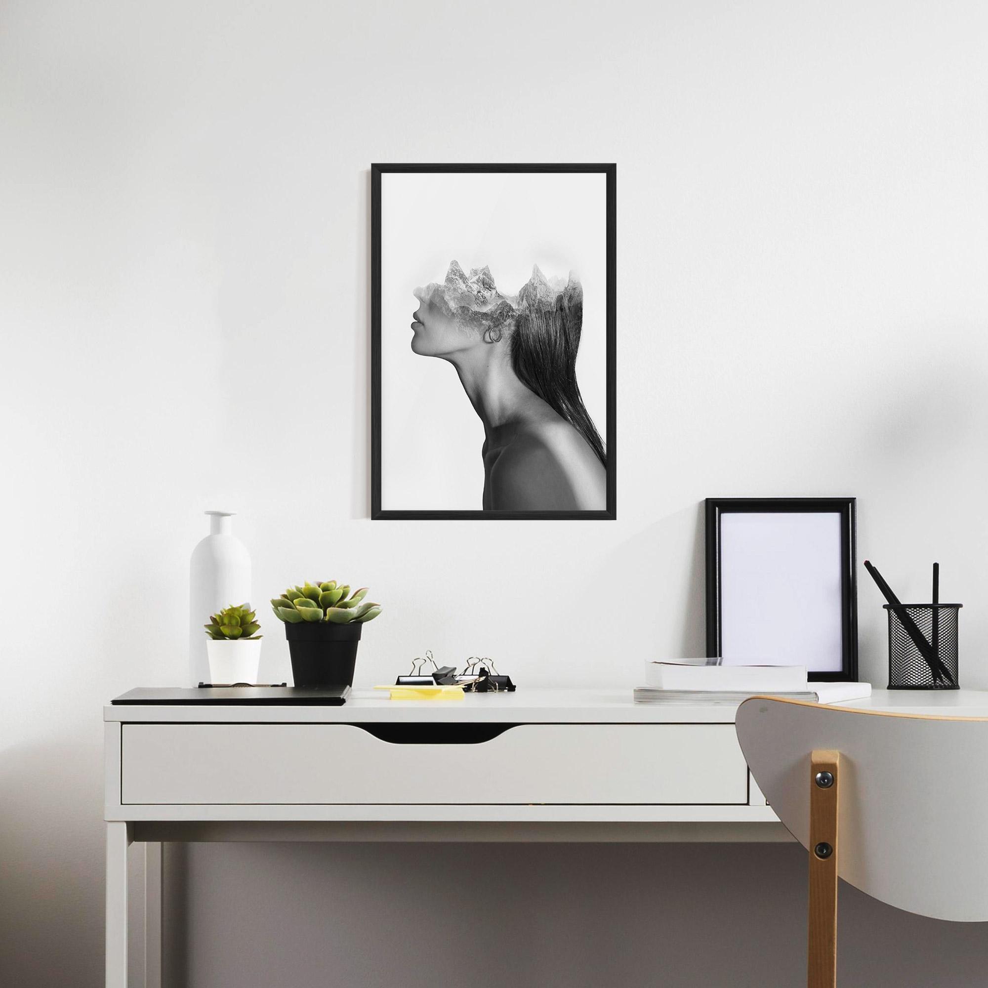 Poster Înrămat Woman Mountains View mockup 7