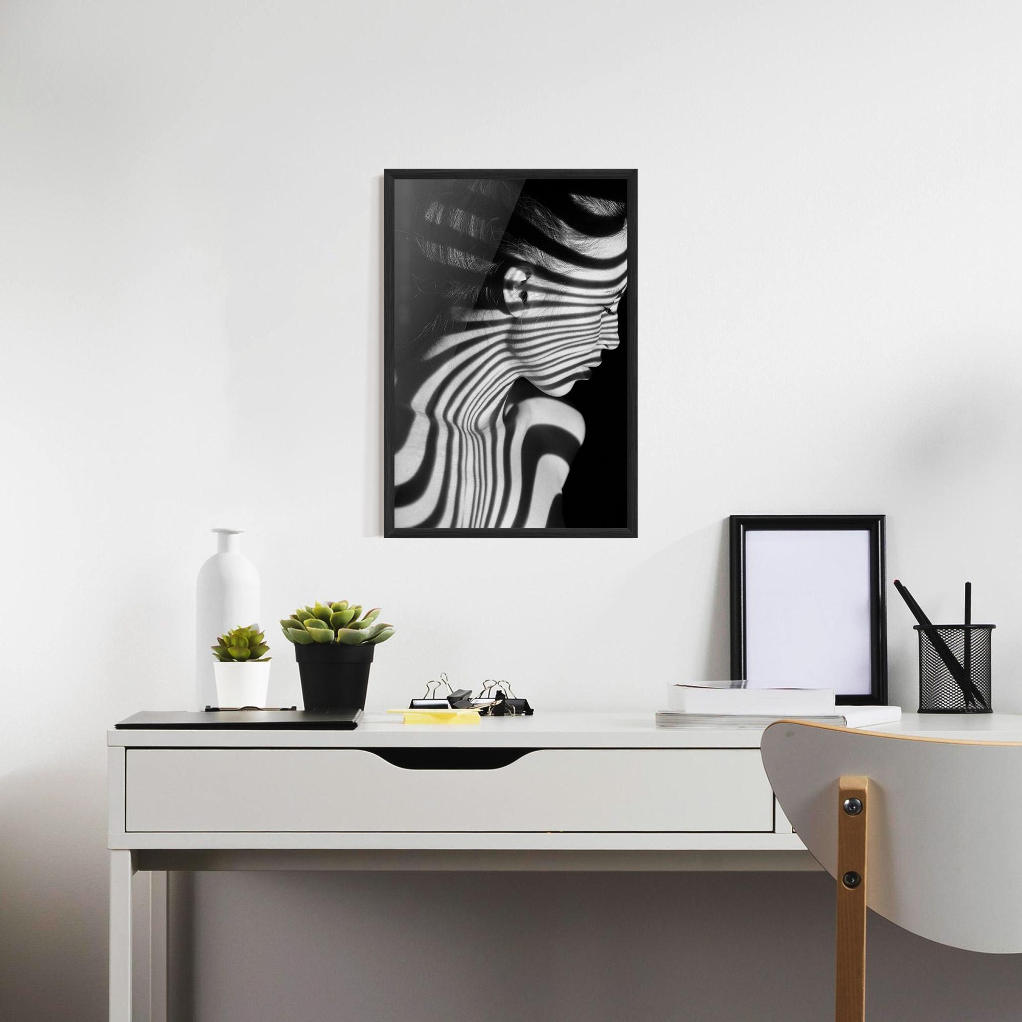 Poster Înrămat Zebra Stripes Woman mockup 7
