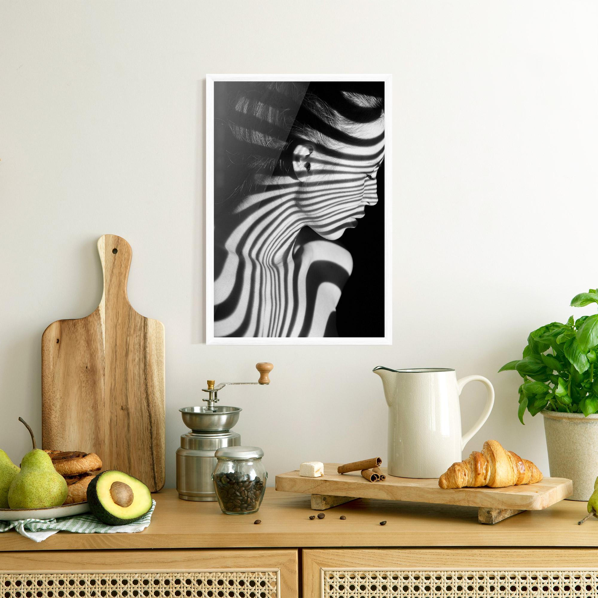 Poster Înrămat Zebra Stripes Woman mockup 8
