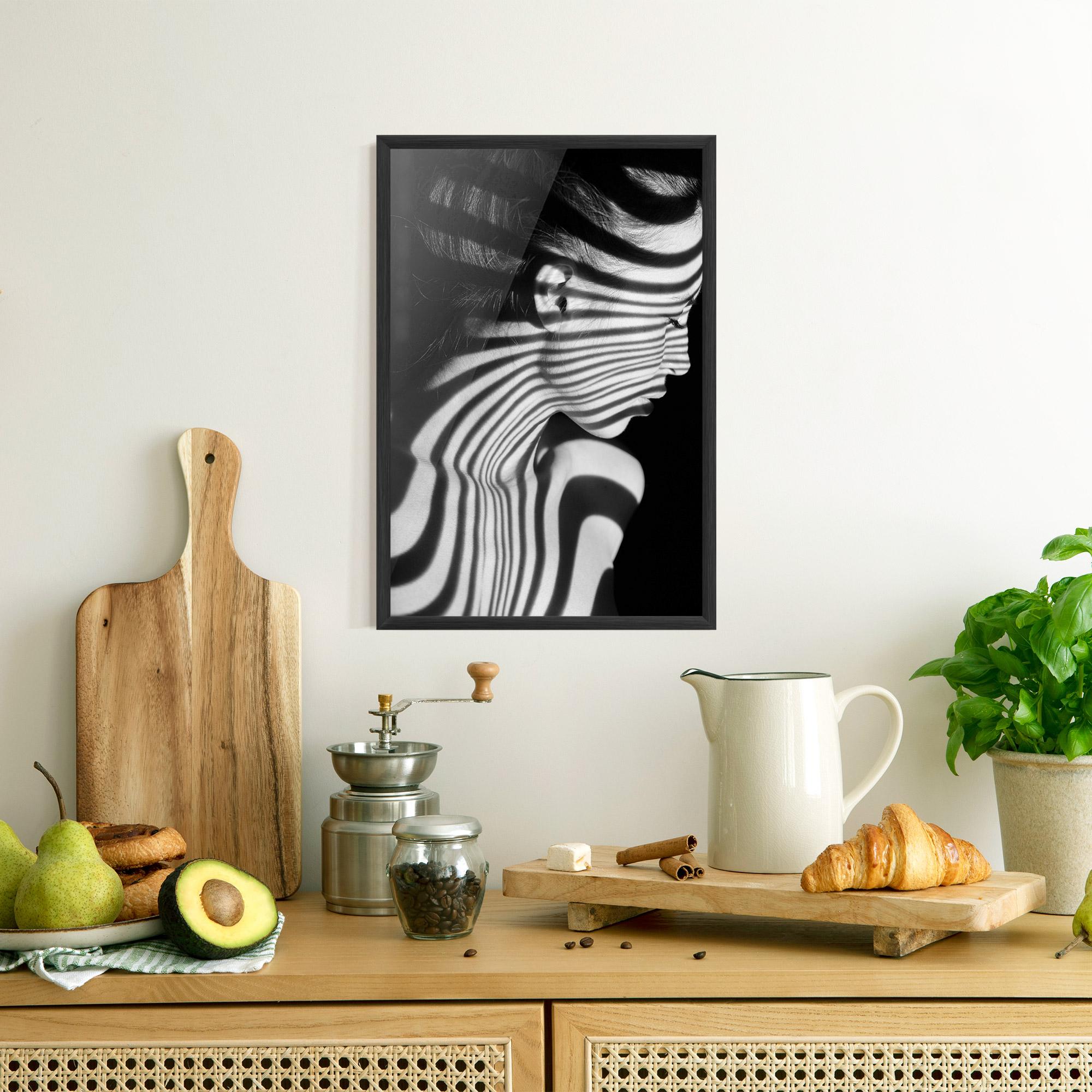 Poster Înrămat Zebra Stripes Woman mockup 8