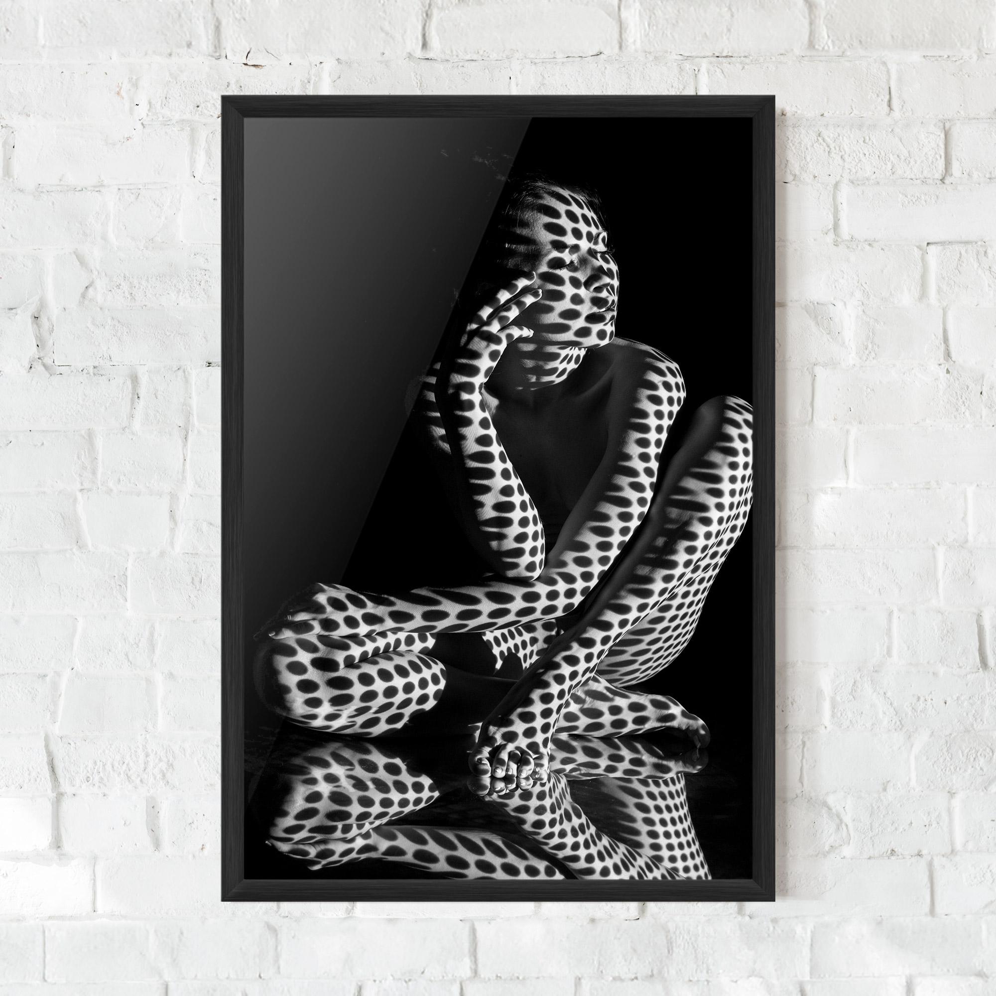 Poster Înrămat Black White Pattern Woman mockup 0