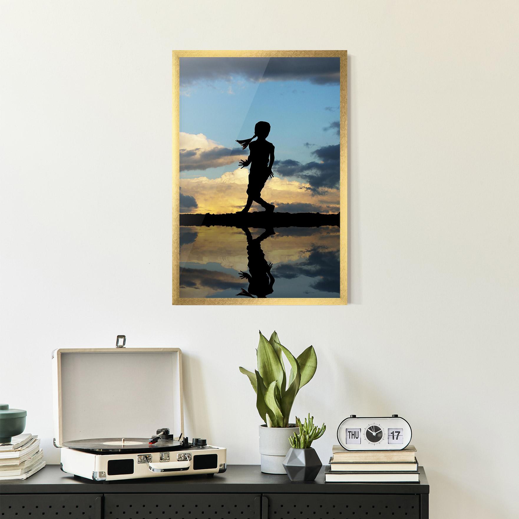 Poster Înrămat Little Girl Jumping mockup 2