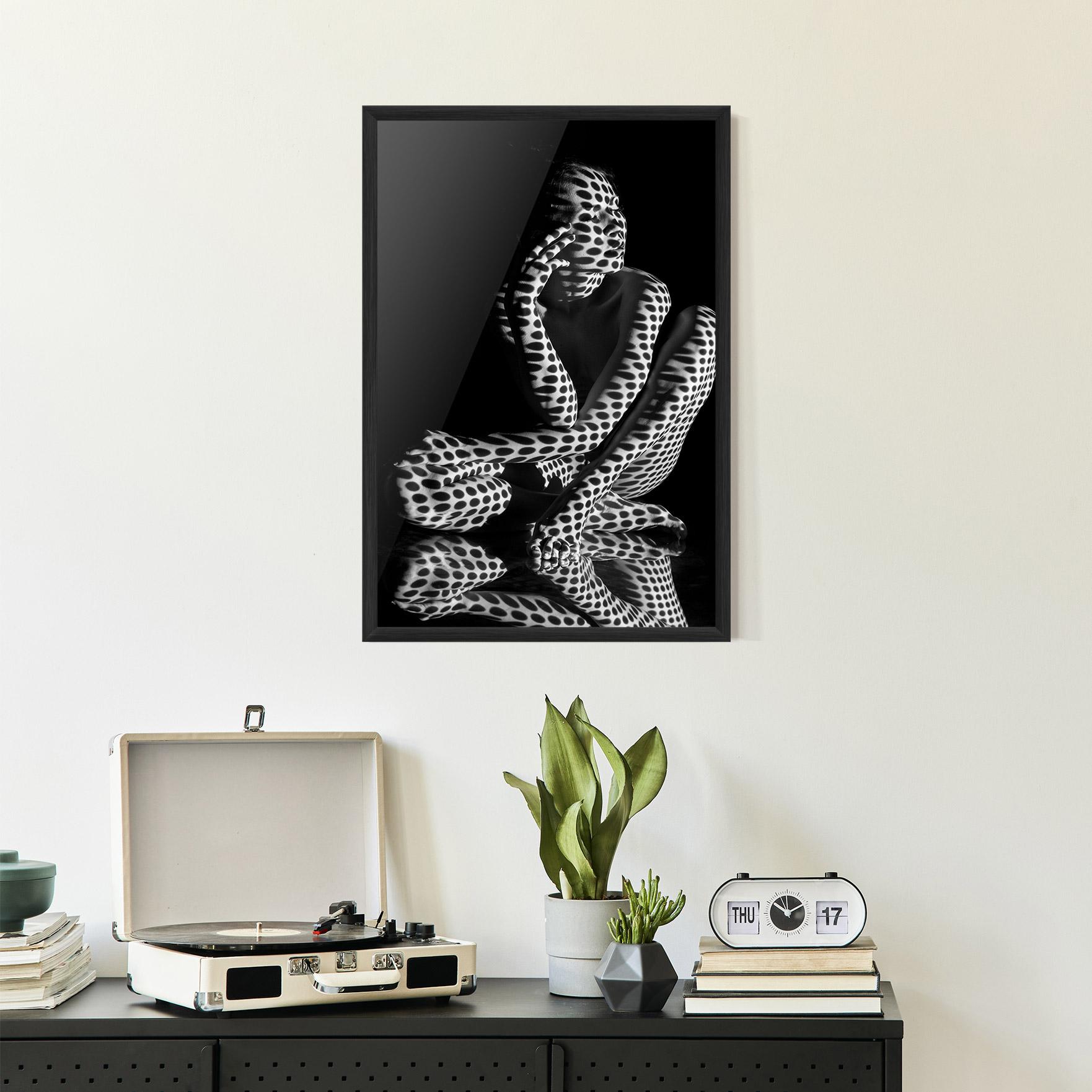 Poster Înrămat Black White Pattern Woman mockup 2