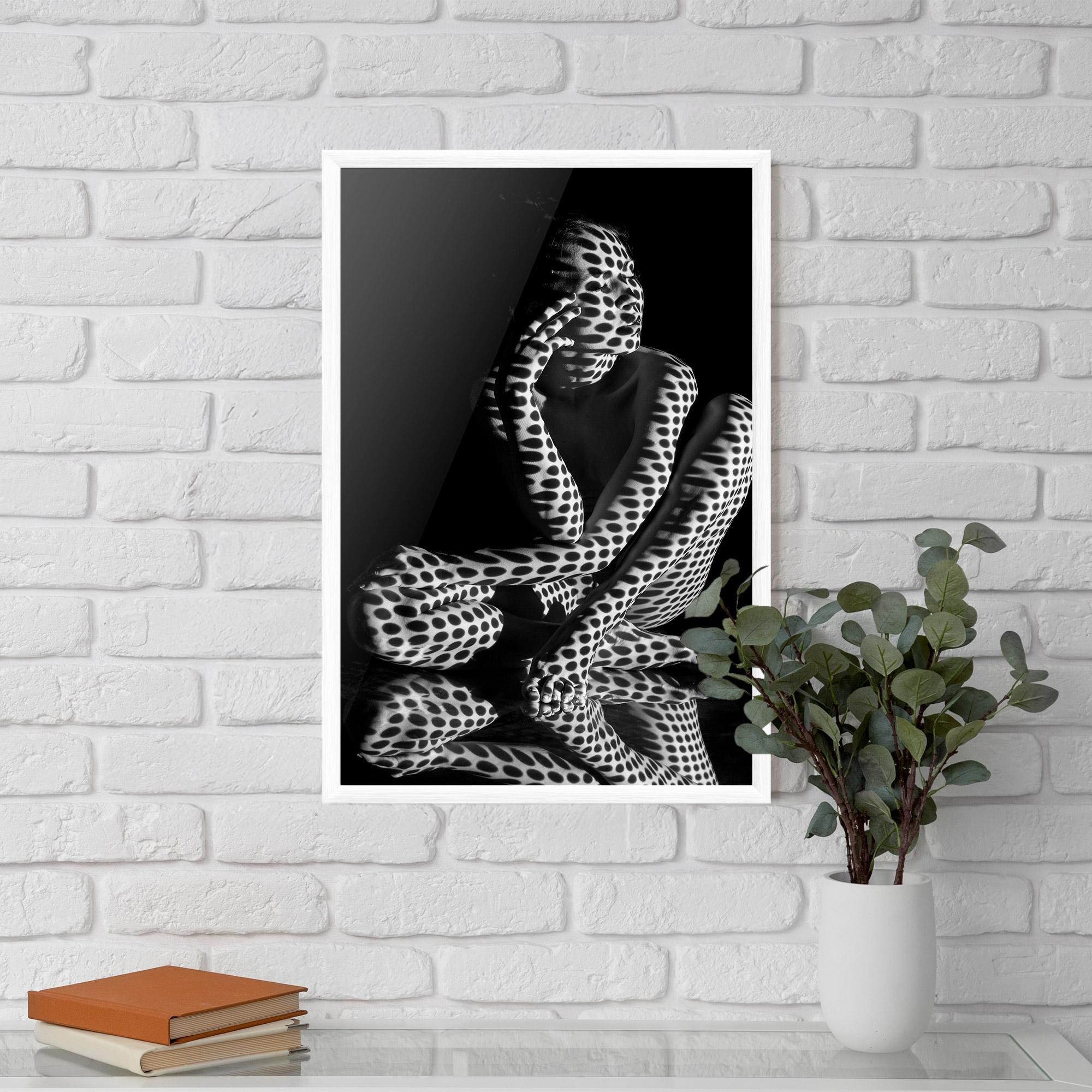 Poster Înrămat Black White Pattern Woman mockup 5