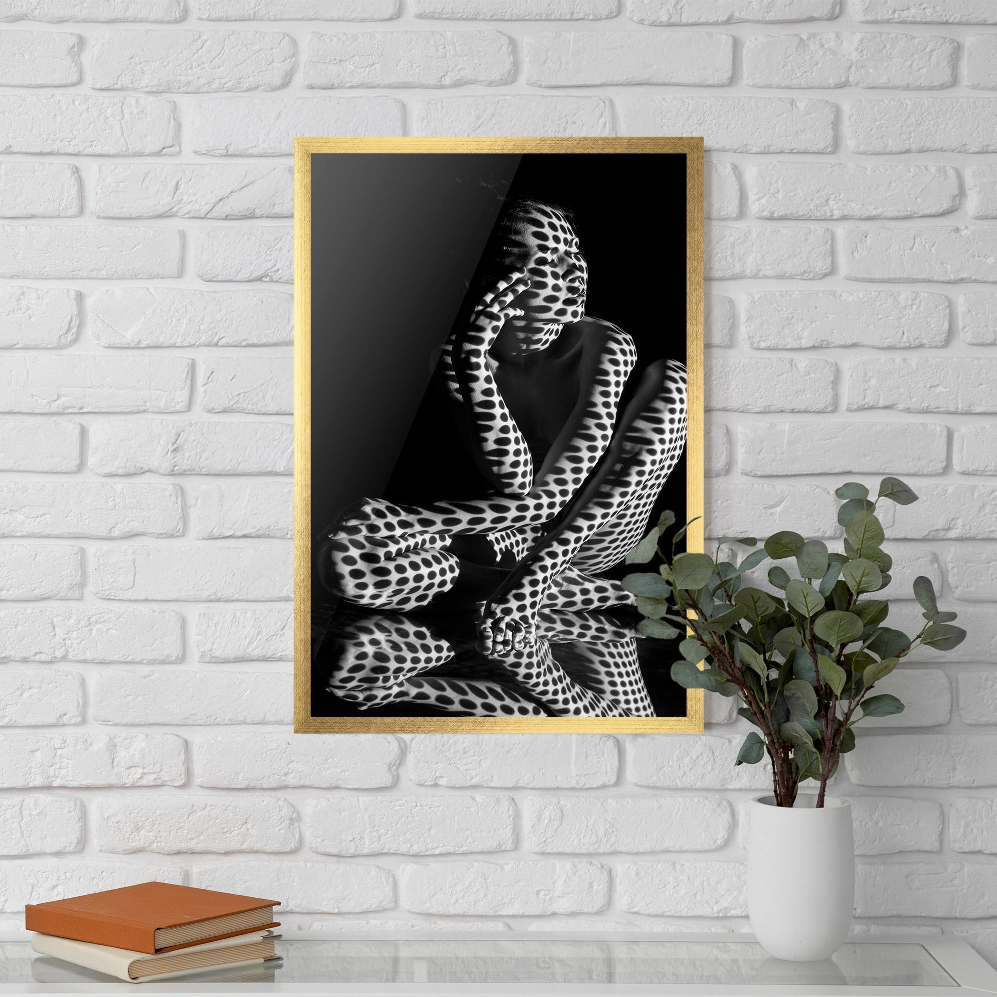Poster Înrămat Black White Pattern Woman mockup 5