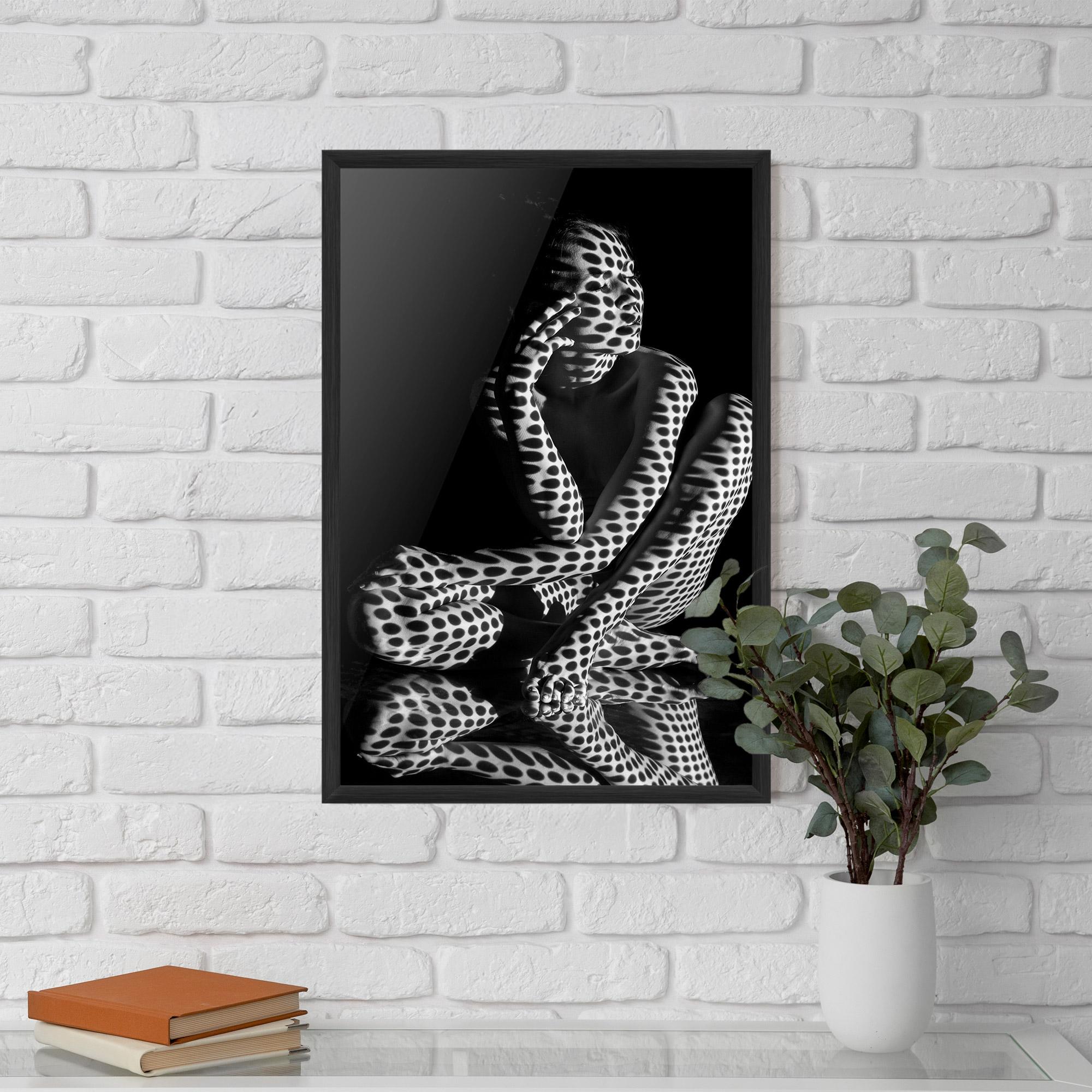 Poster Înrămat Black White Pattern Woman mockup 5