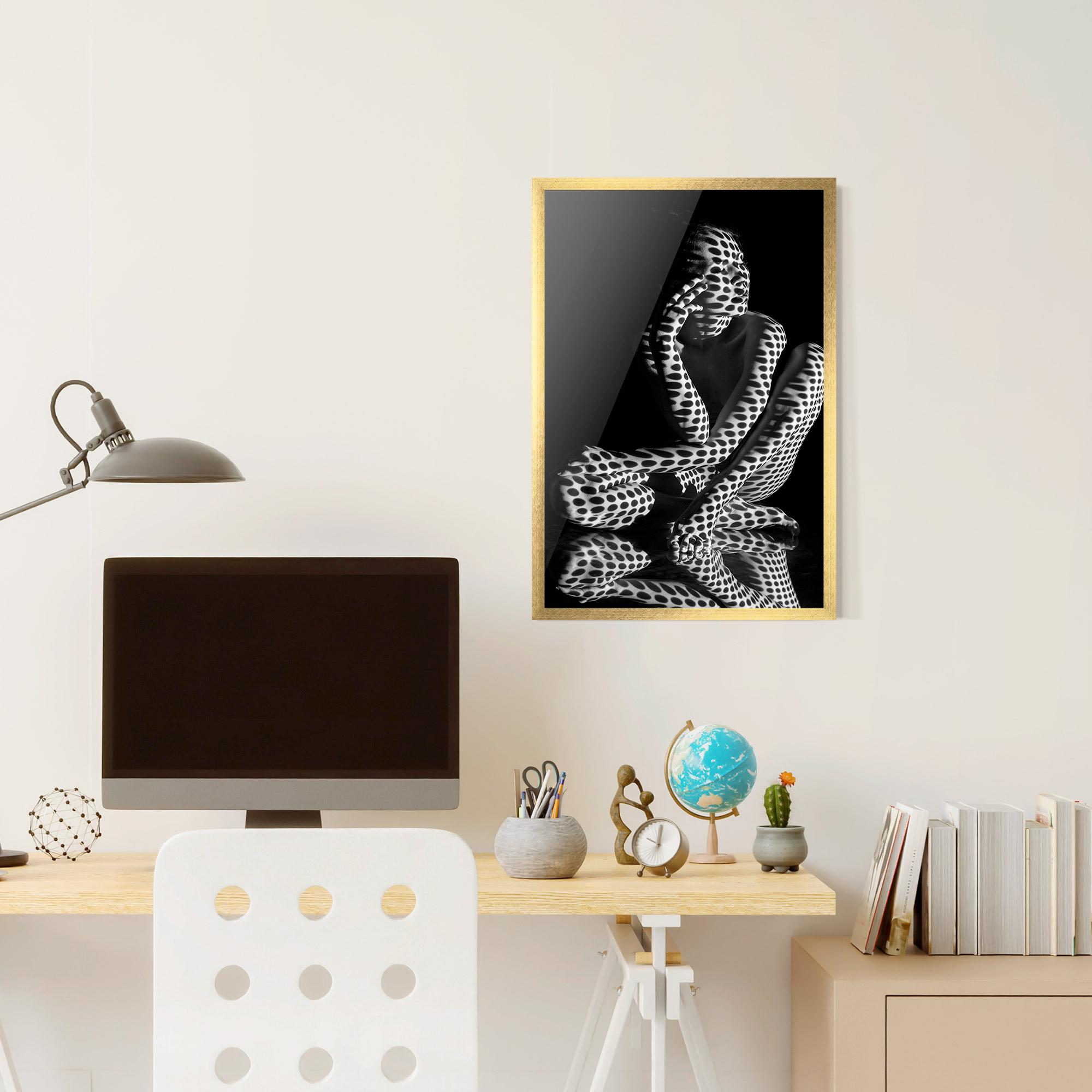Poster Înrămat Black White Pattern Woman mockup 6