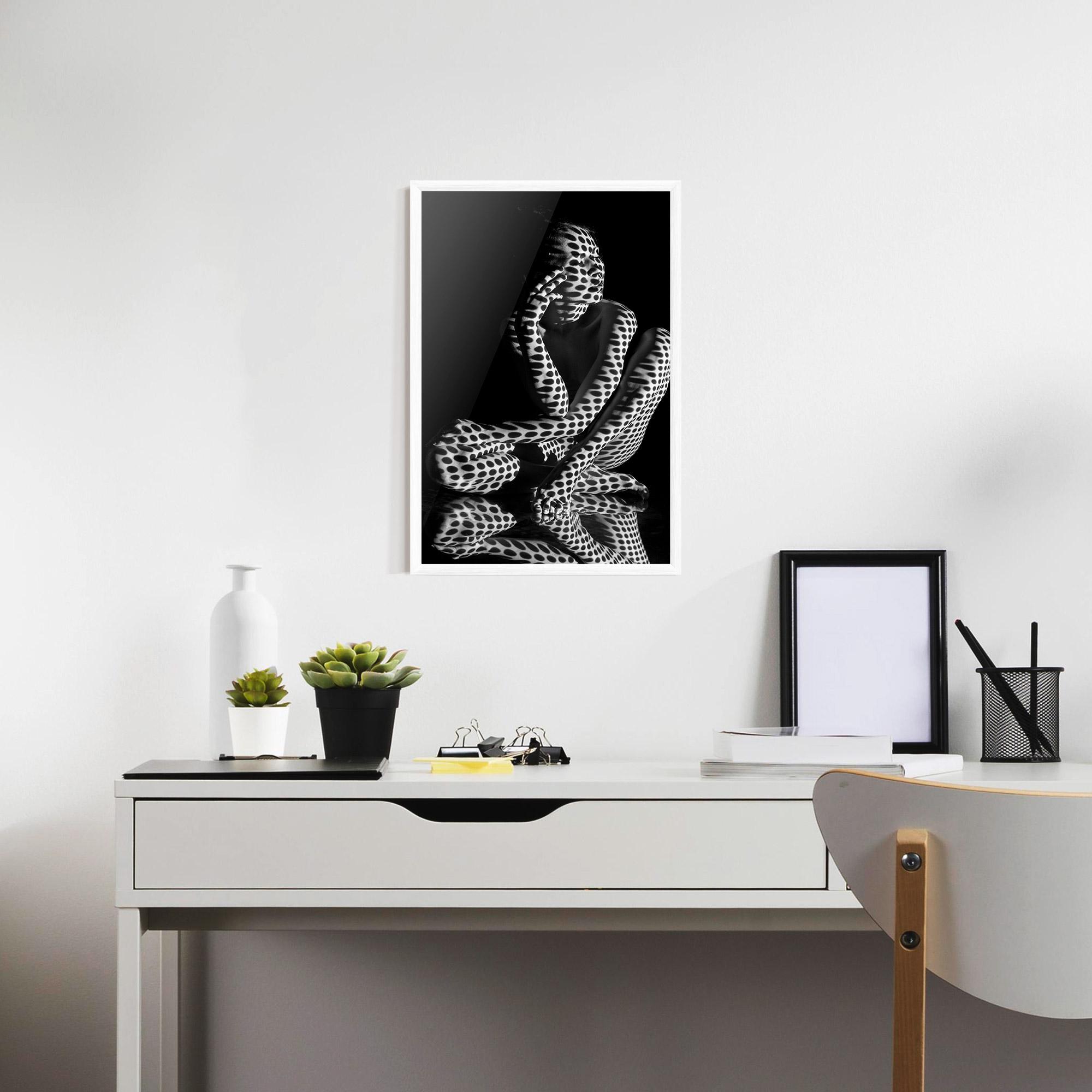 Poster Înrămat Black White Pattern Woman mockup 7