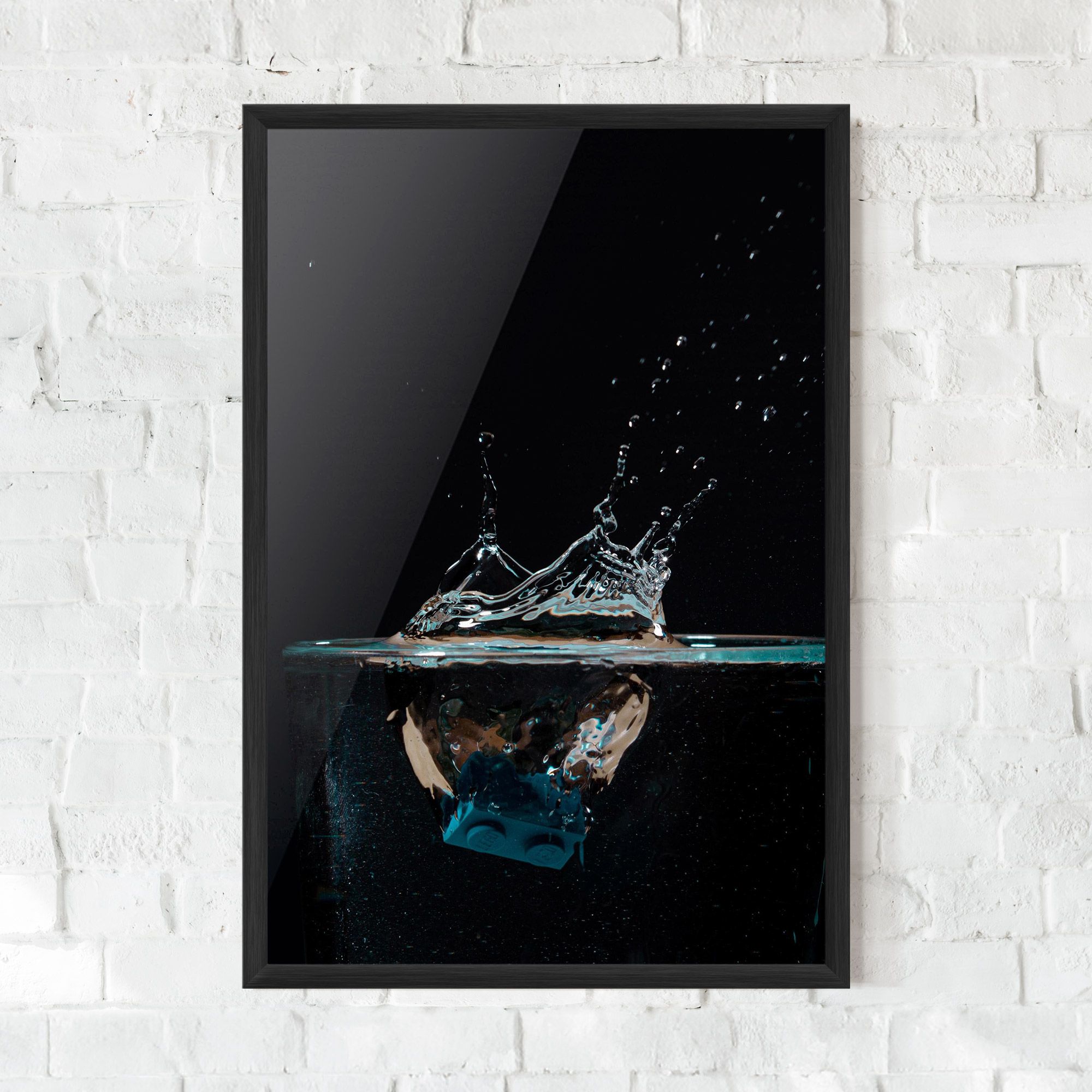 Close Up Splash mockup 0