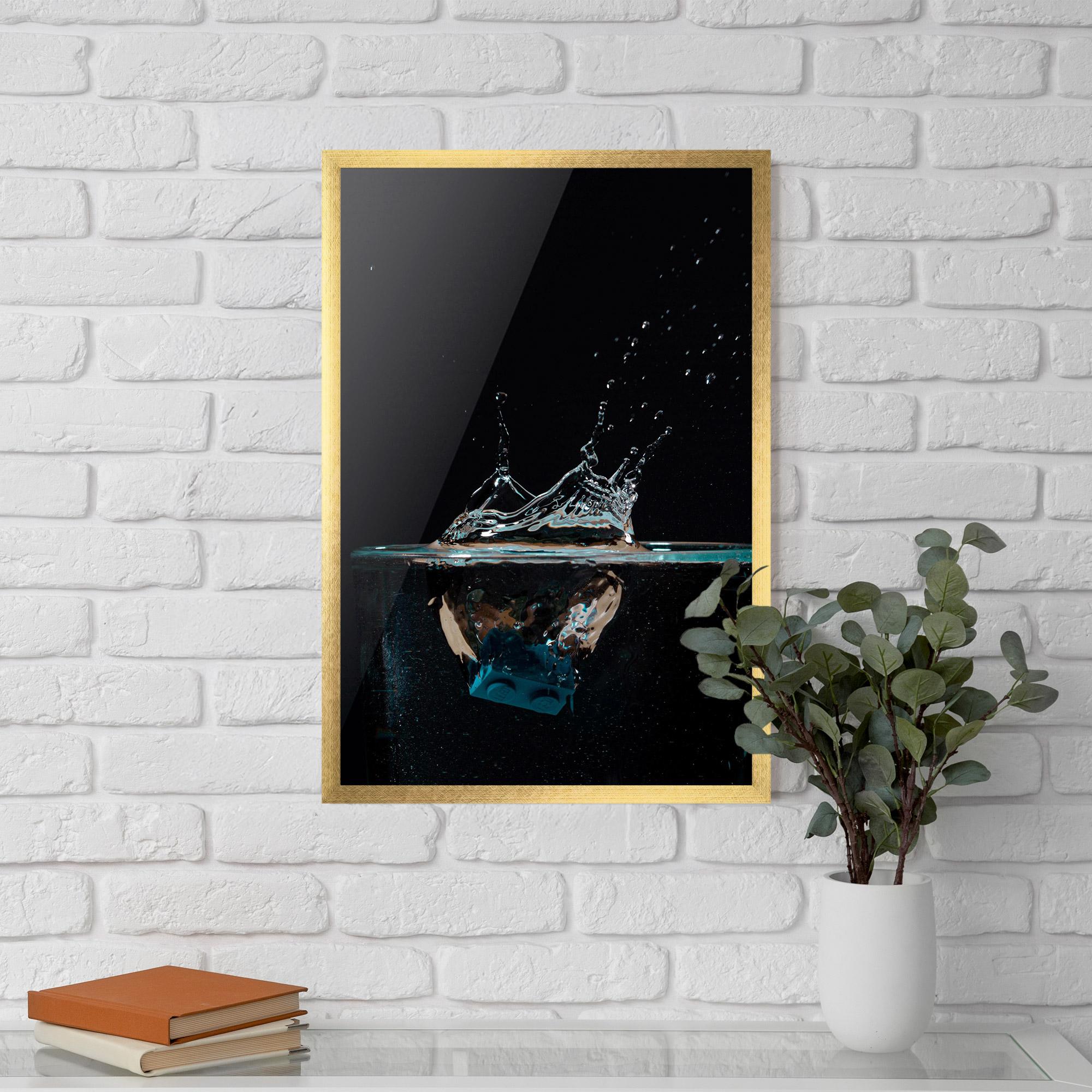 Poster Înrămat Close Up Splash mockup 5