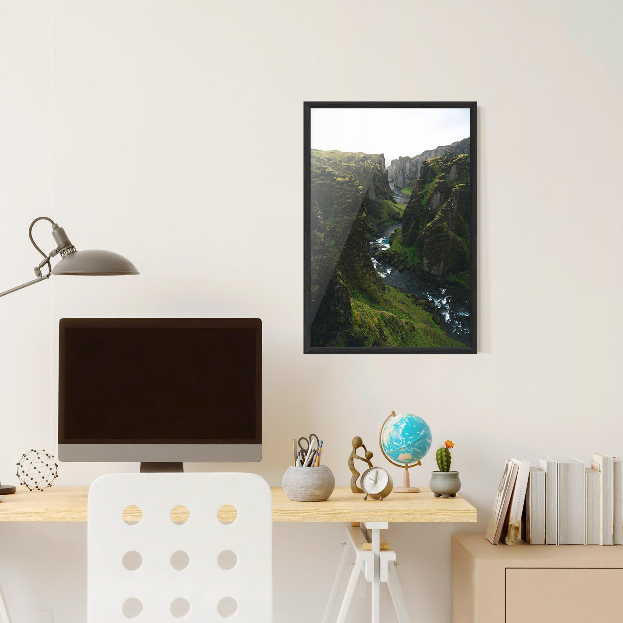 Poster Înrămat Green Beautiful View mockup 6