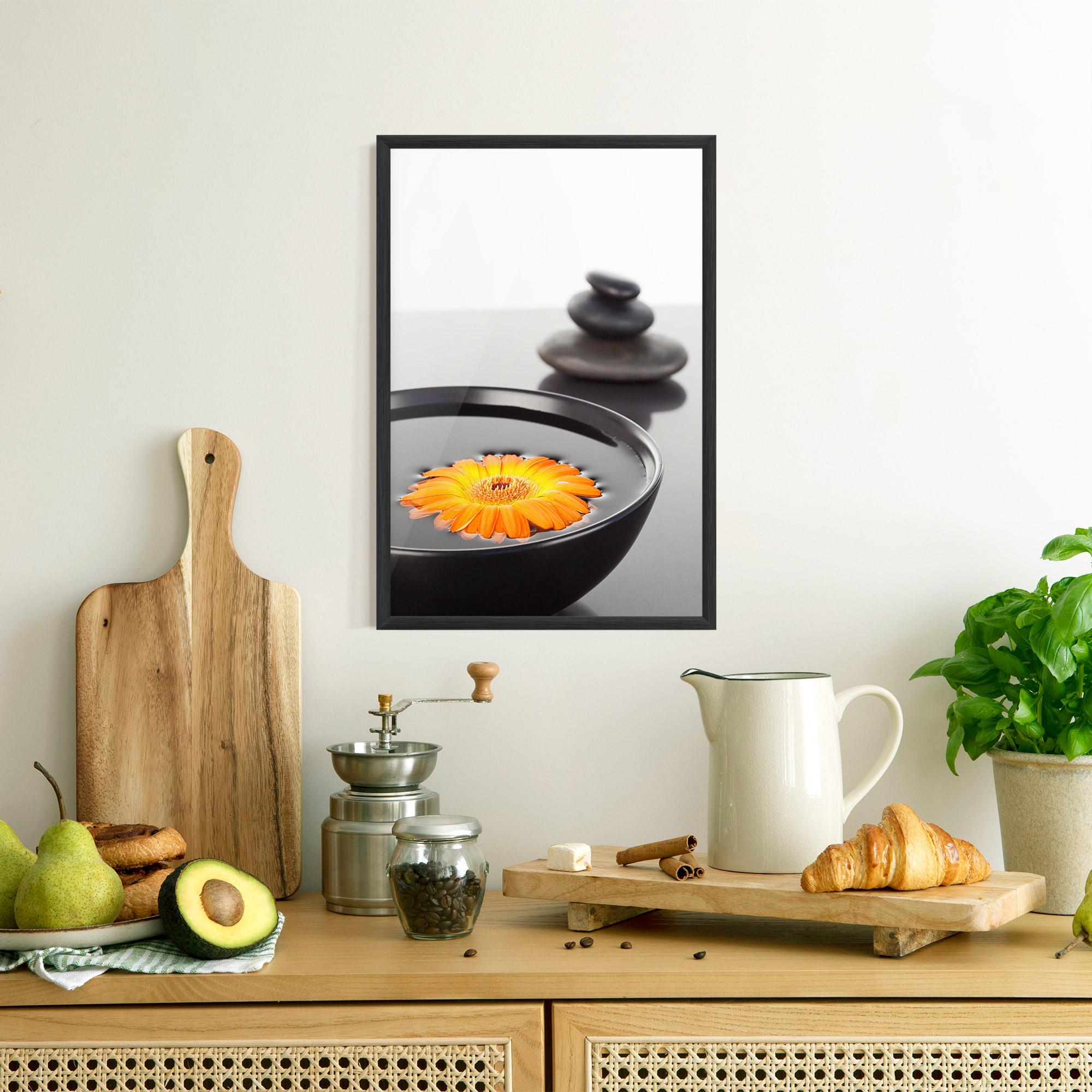 Poster Înrămat Stone Orange Flower mockup 8