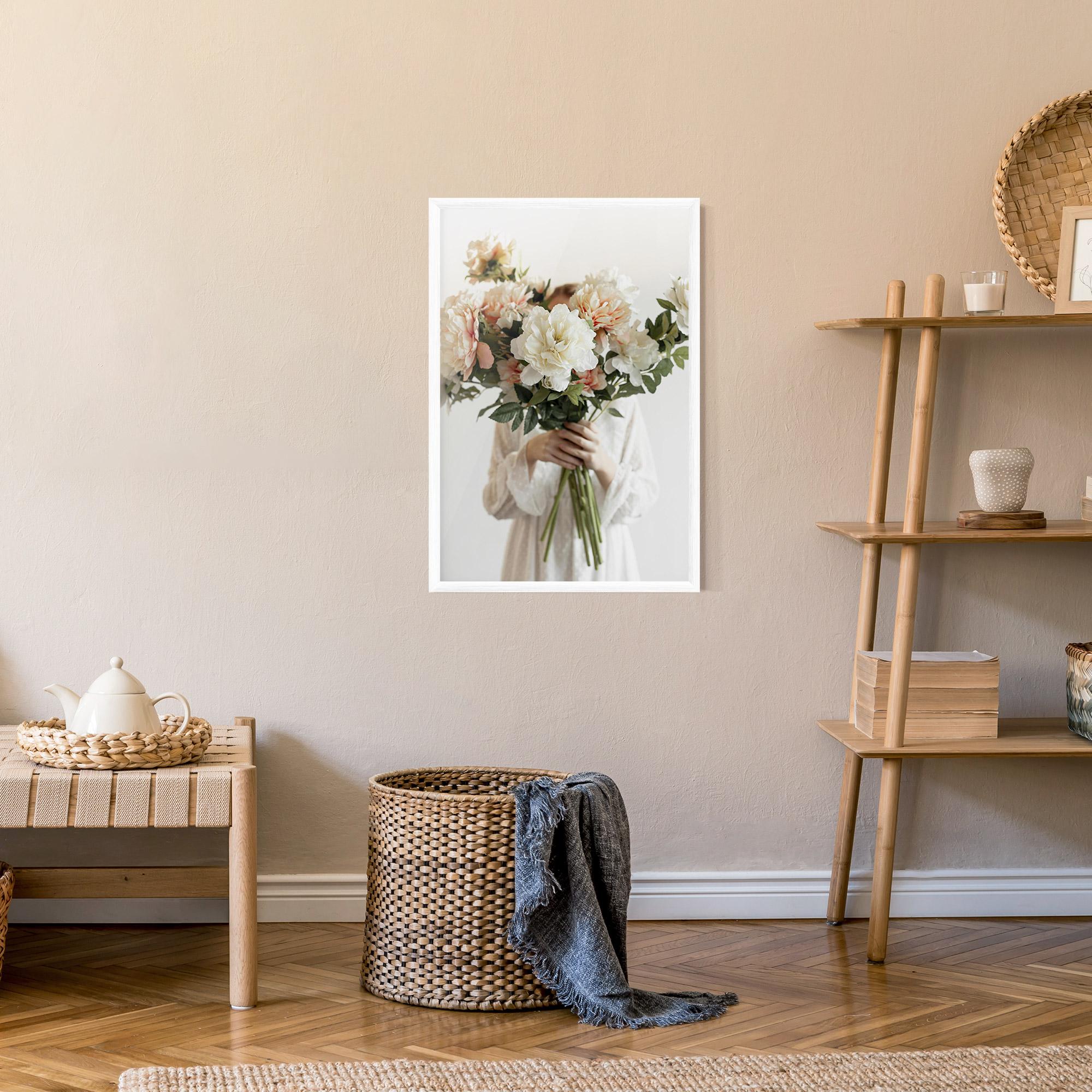 Poster Înrămat Bouquet Holding mockup 9