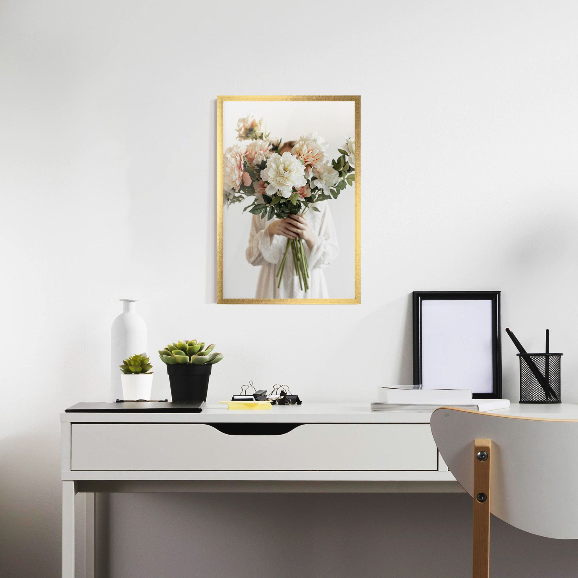 Bouquet Holding mockup 7