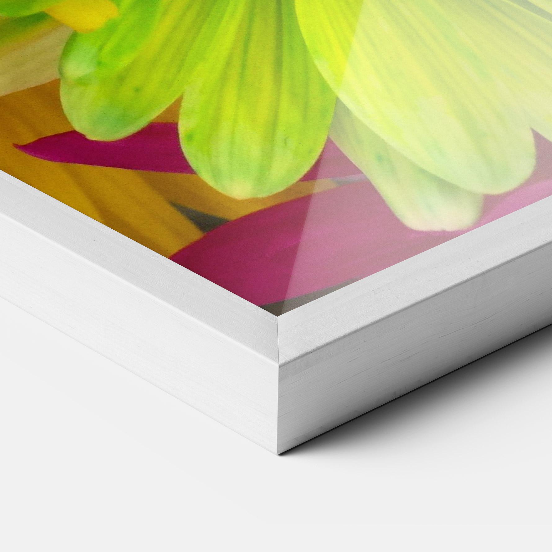 Poster Înrămat Three Shades Of Flower mockup 3