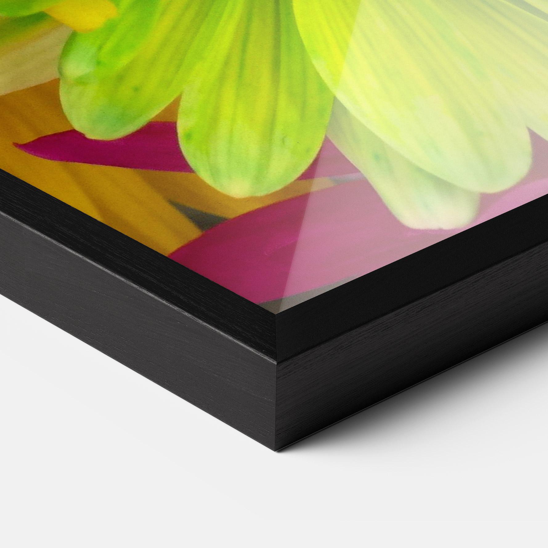 Poster Înrămat Three Shades Of Flower mockup 3