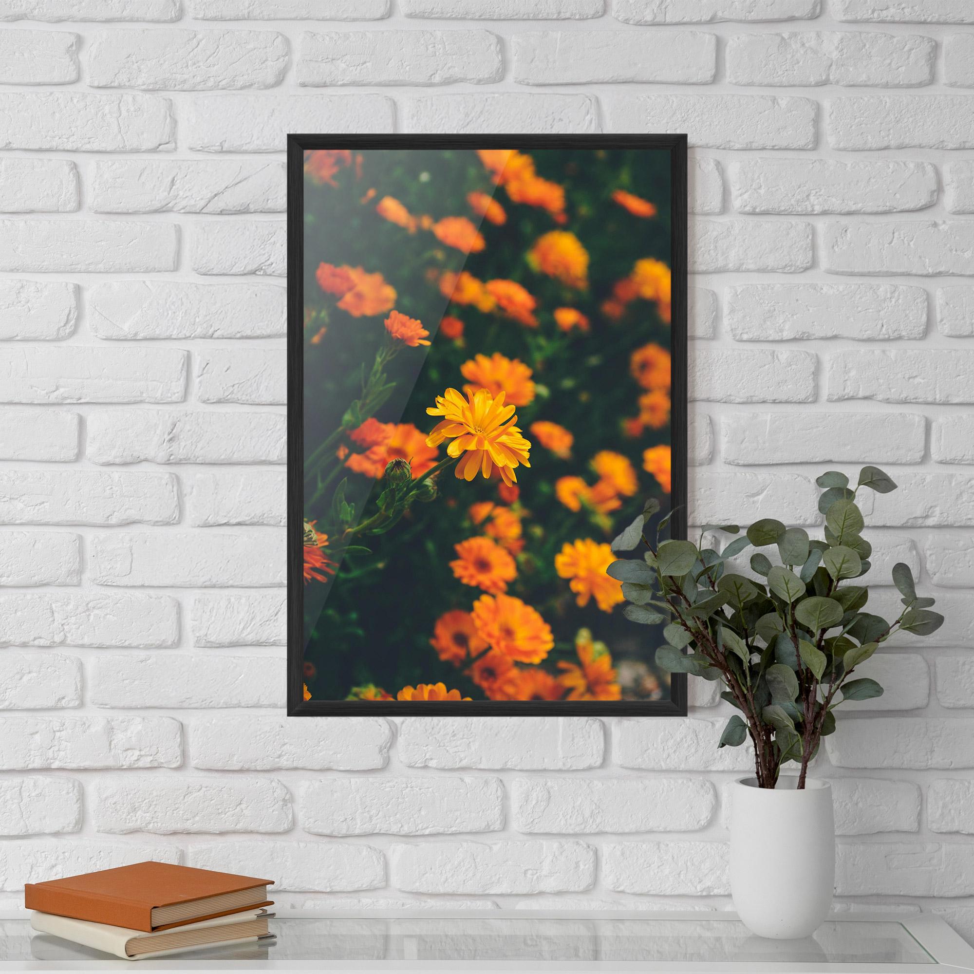 Poster Înrămat Garden Orange Flowers mockup 5