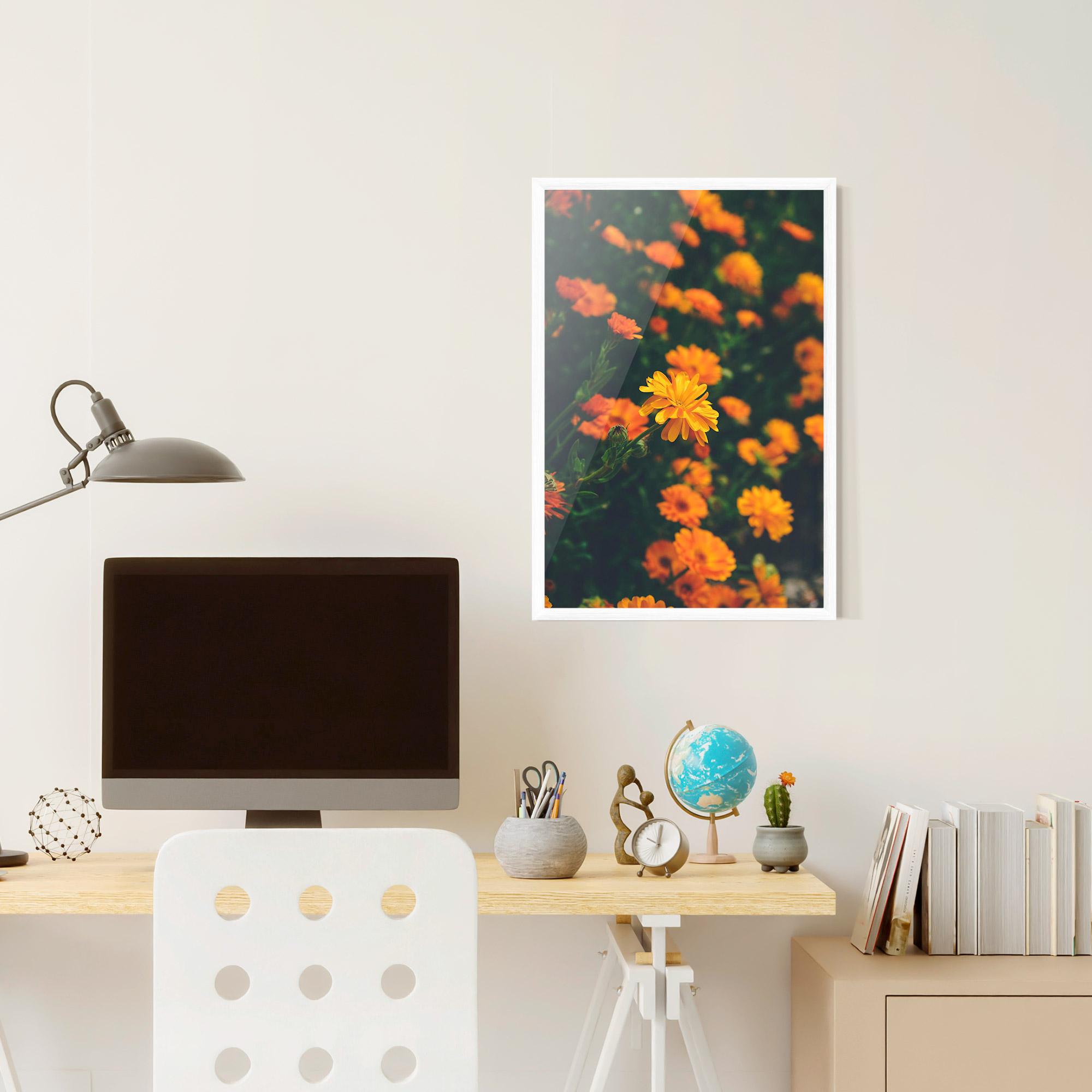 Poster Înrămat Garden Orange Flowers mockup 6