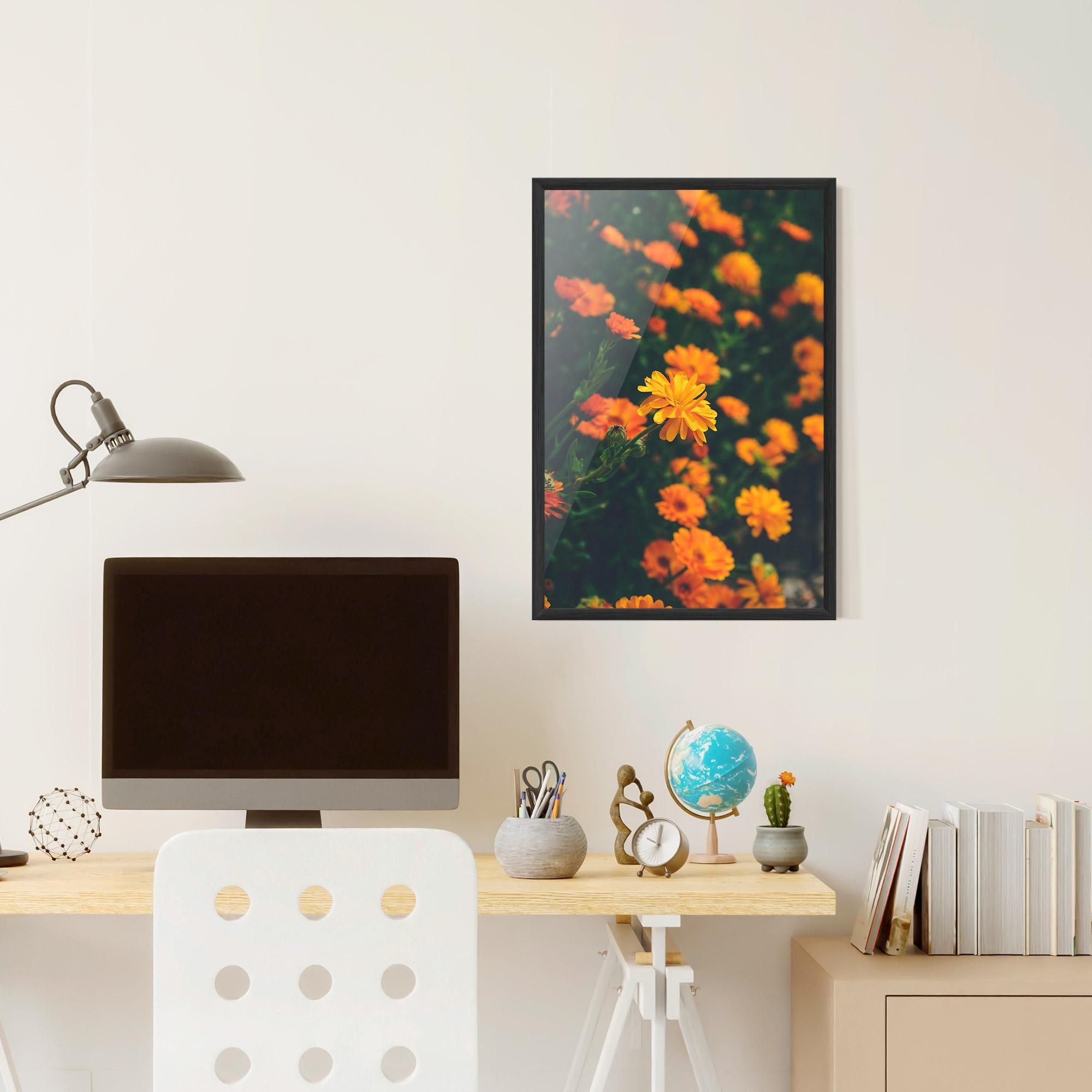 Poster Înrămat Garden Orange Flowers mockup 6