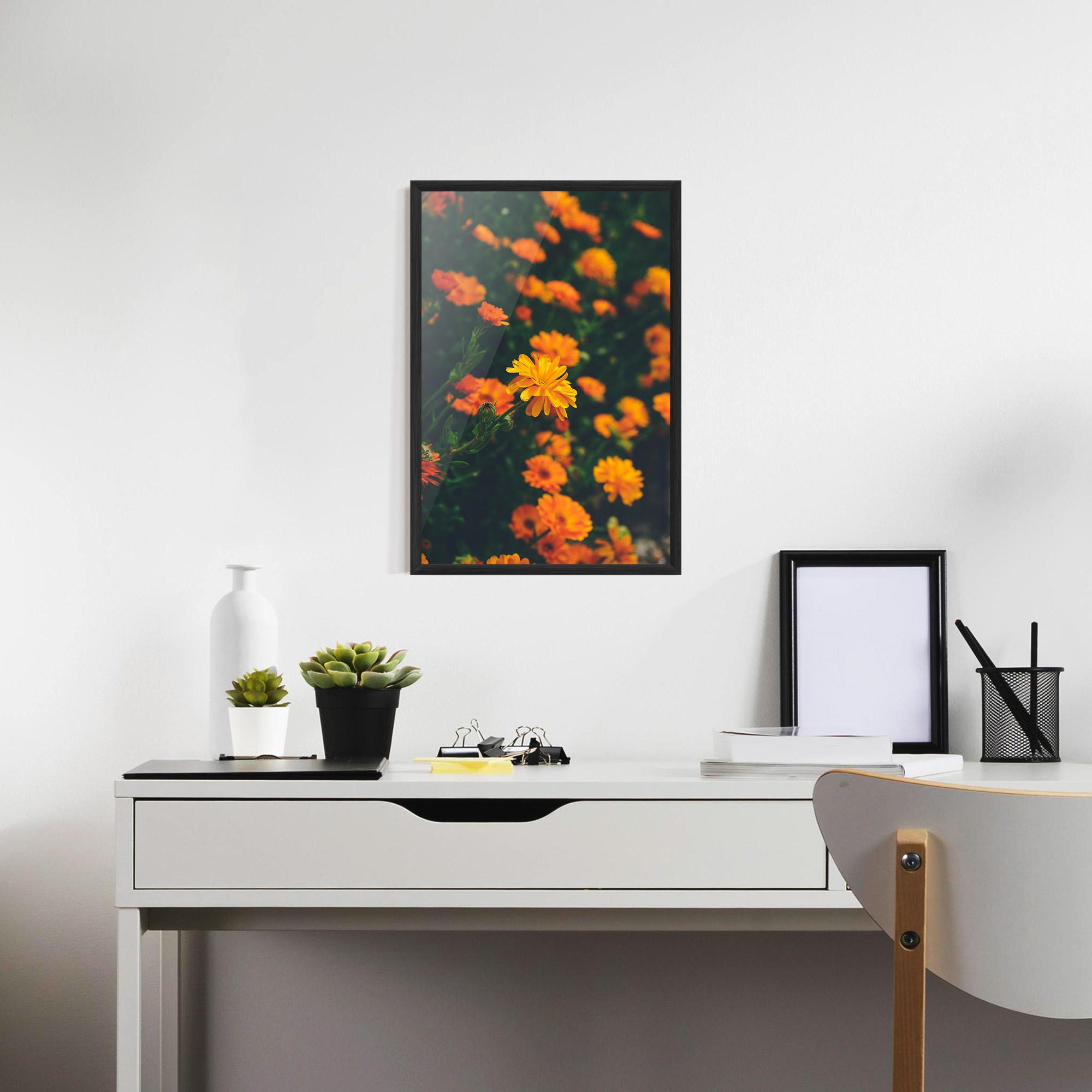 Poster Înrămat Garden Orange Flowers mockup 7