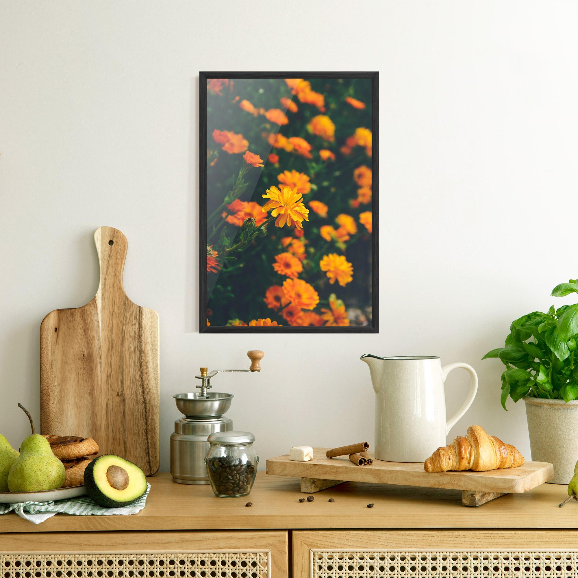 Poster Înrămat Garden Orange Flowers mockup 8