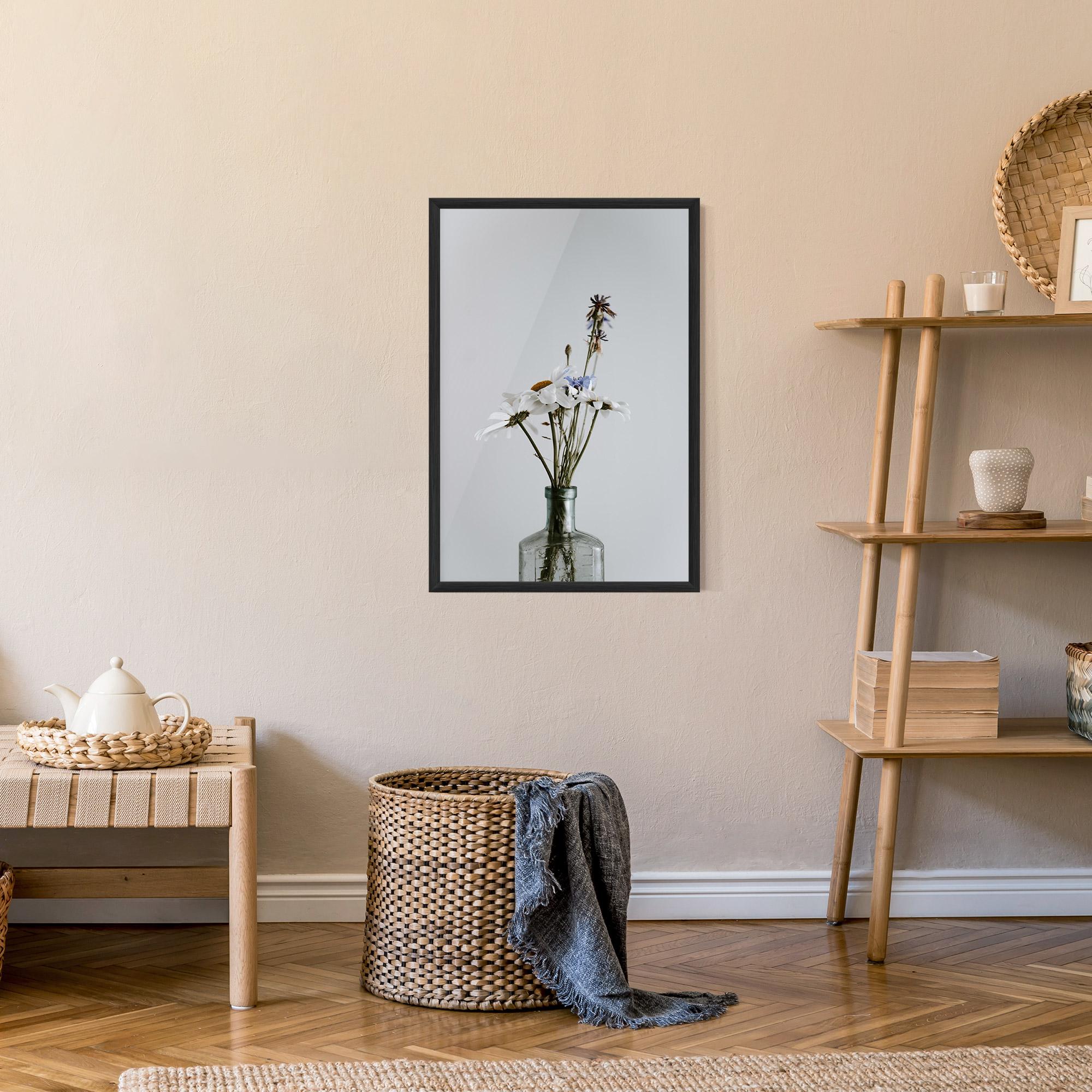 Poster Înrămat White Flower Vase mockup 9