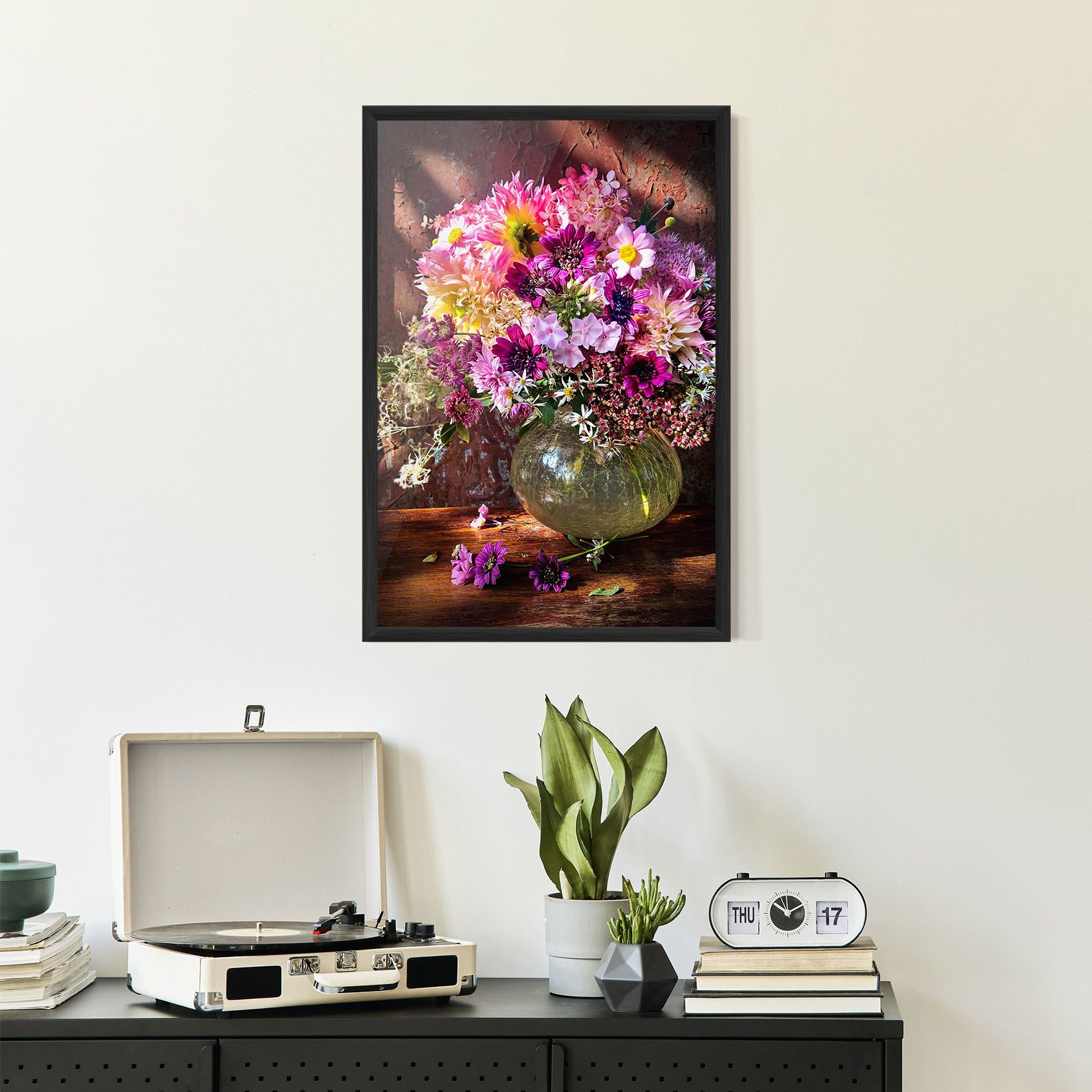 Purple Flowers Vasw mockup 2