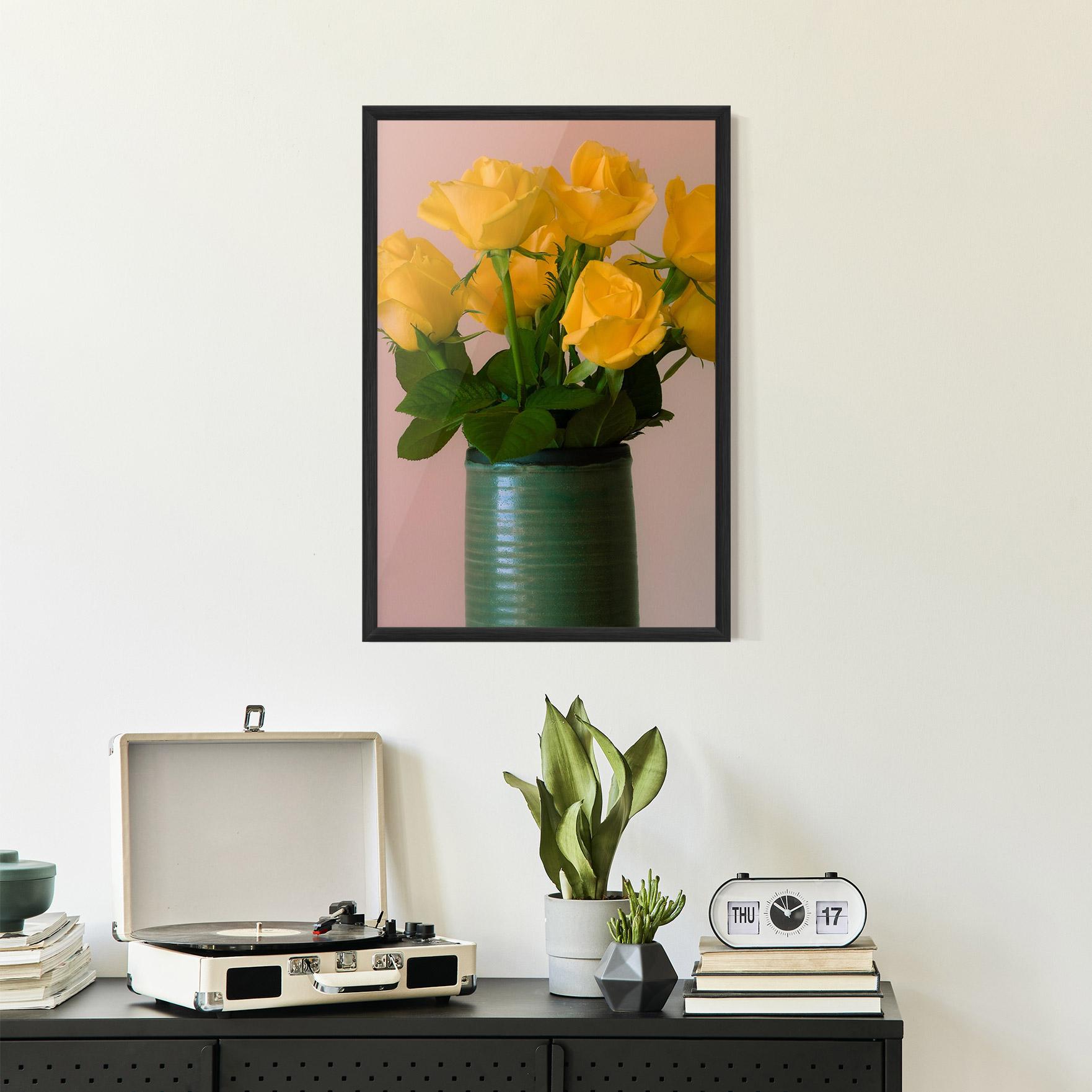 Poster Înrămat Yellow Roses Vase mockup 2