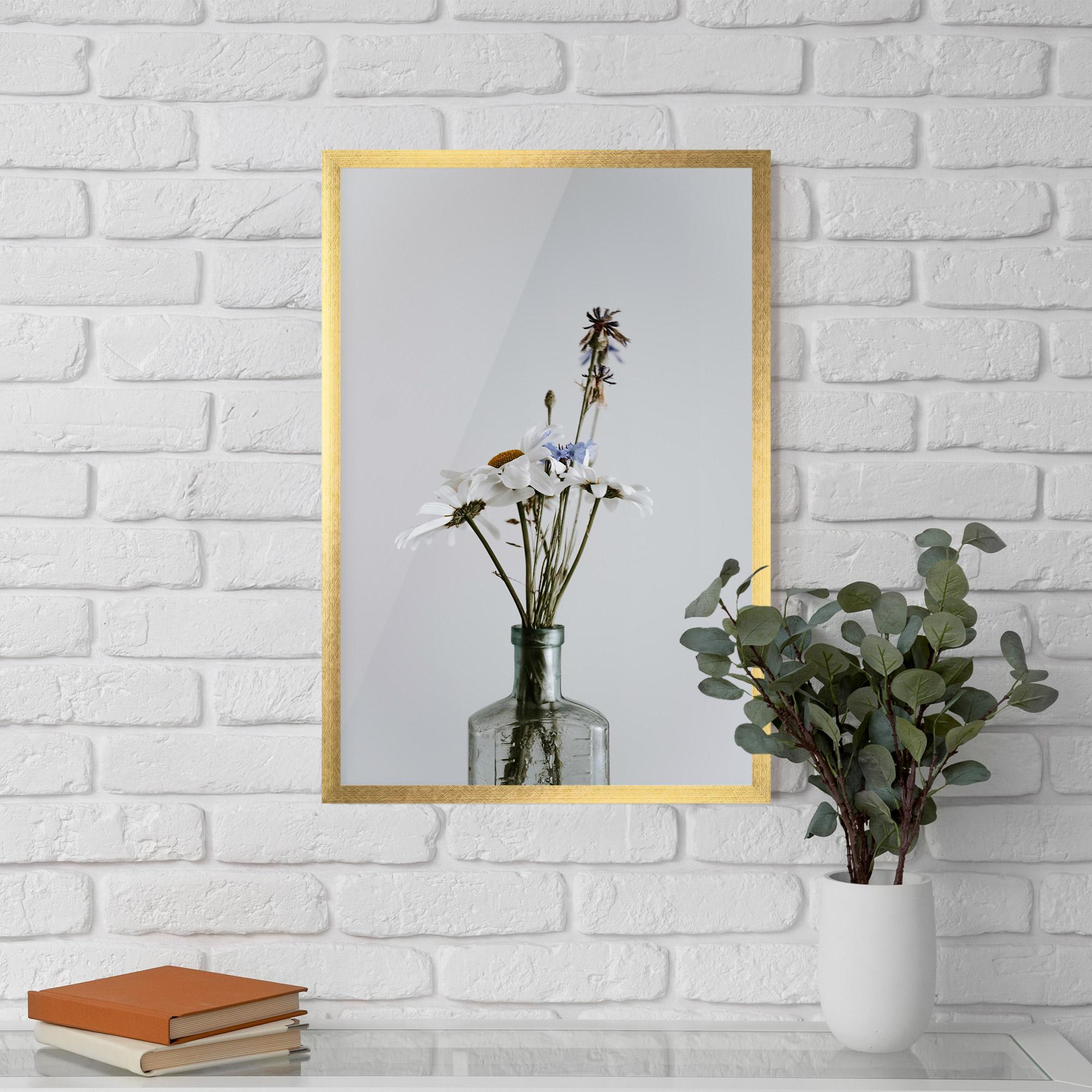 Poster Înrămat White Flower Vase mockup 5