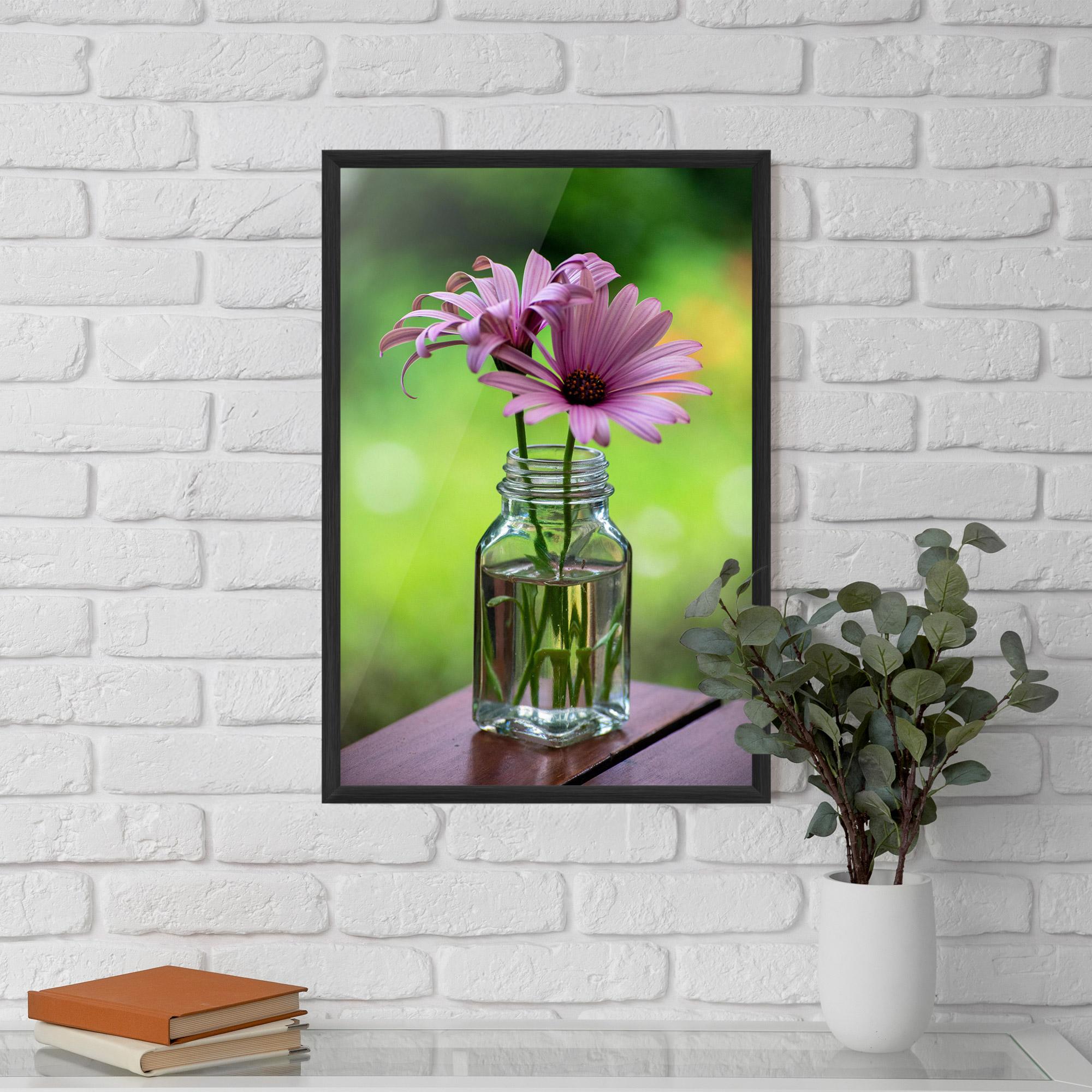 Poster Înrămat Pink Flower Vase mockup 5